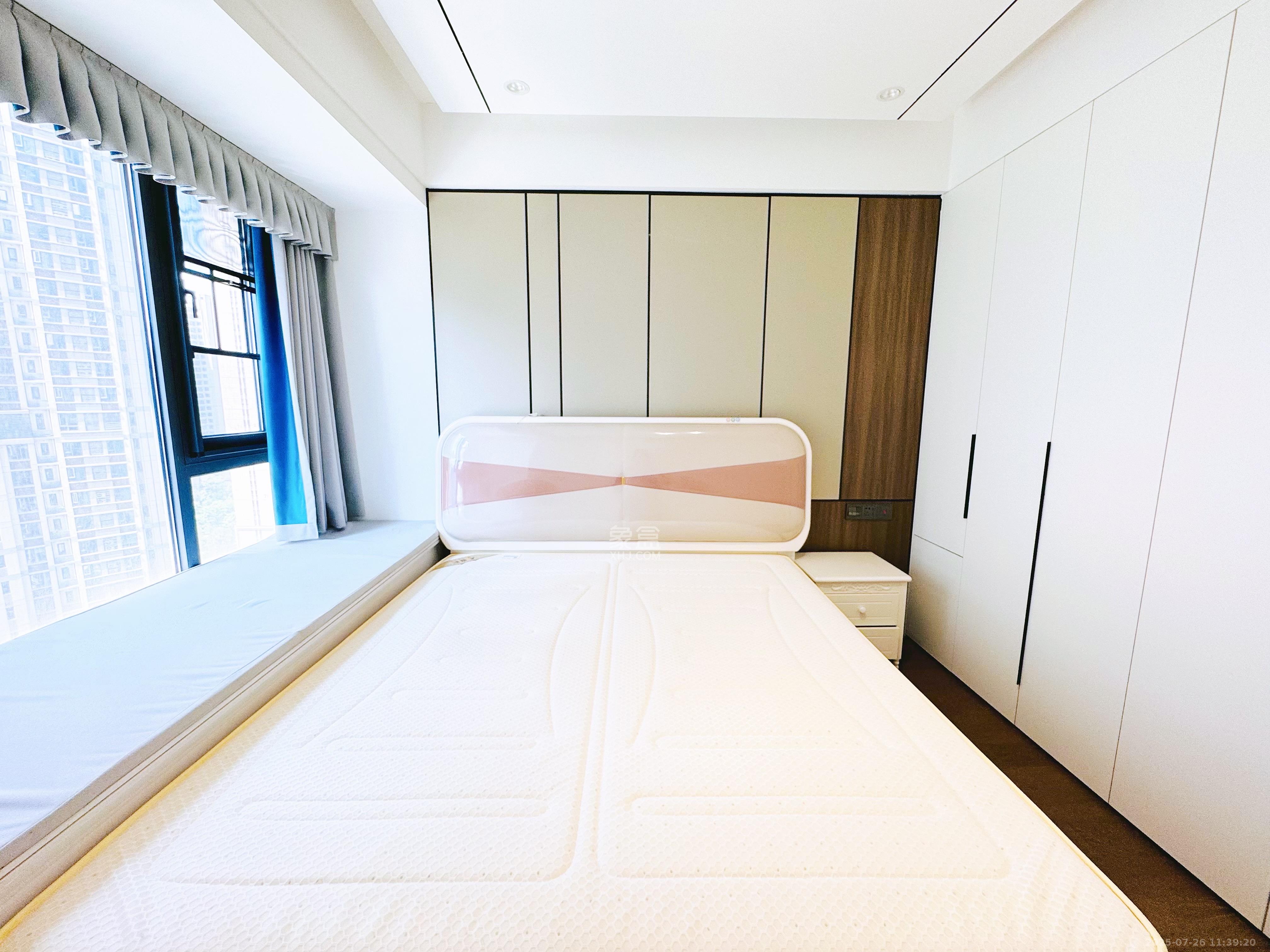 卓越中寰  3室2厅2卫   4500.00元/月室内图