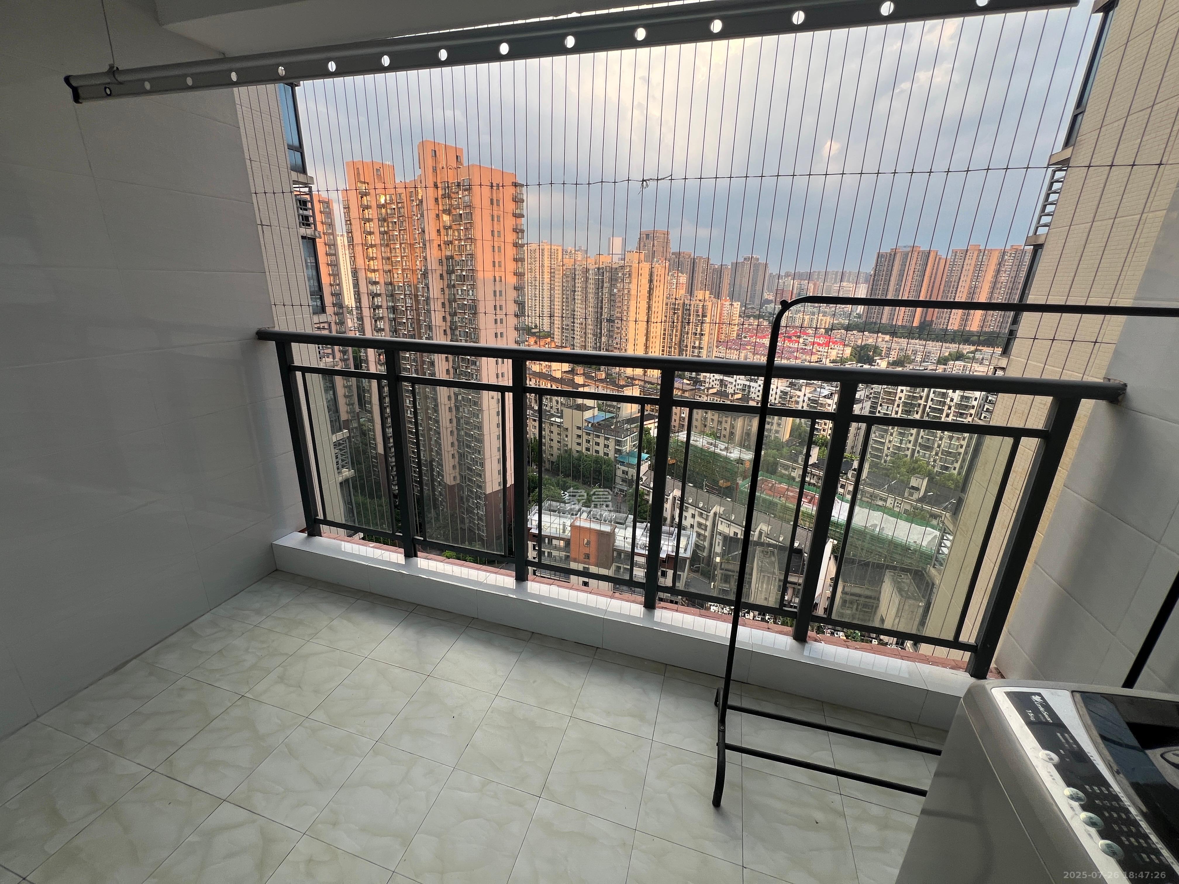 钱隆首府(福晟御园)  3室2厅2卫    3500.0元/月 钱隆首府(福晟御园)  3室2厅2卫    3500.0元/月室内图