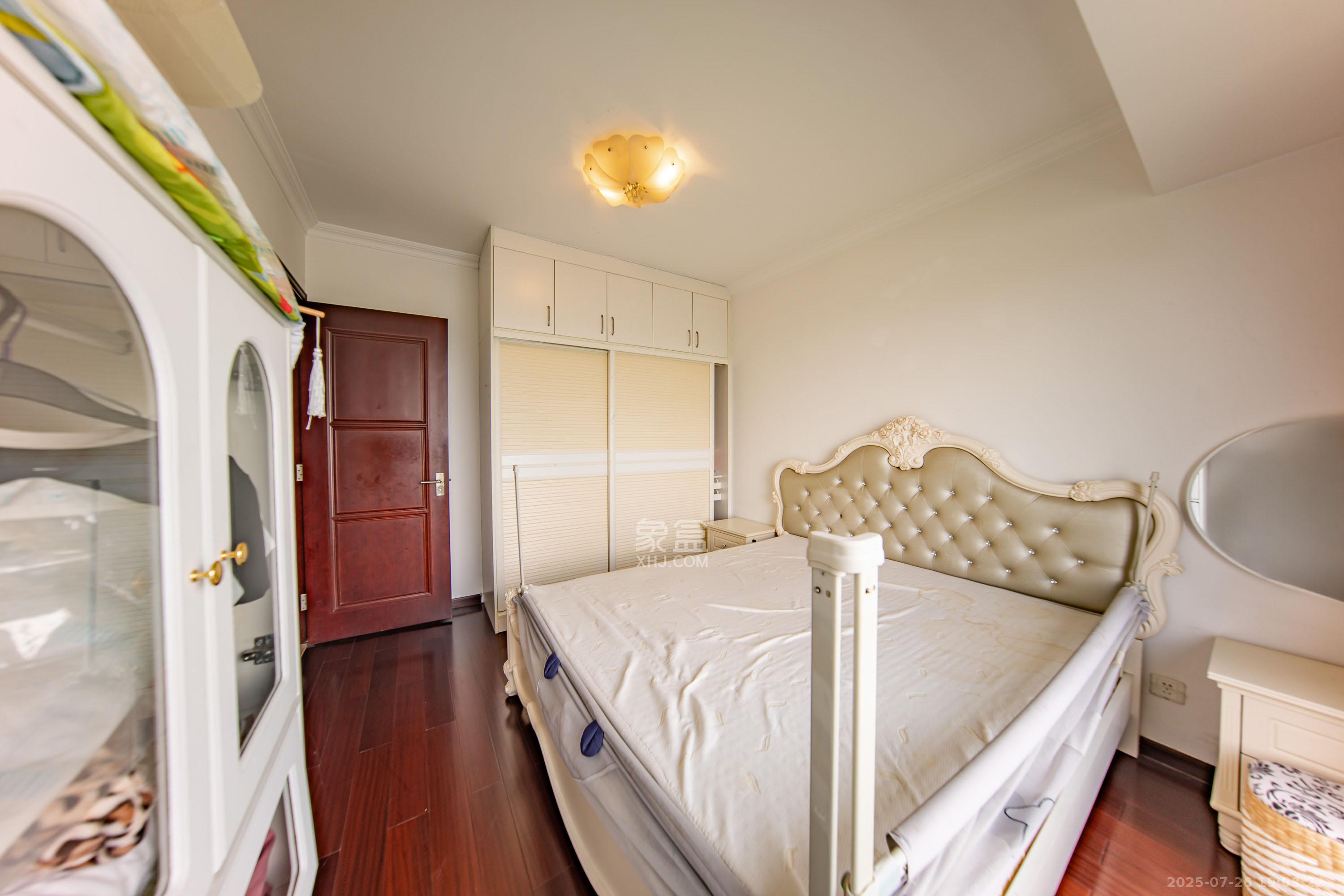 中海国际一期 3室2厅1卫 72.0万 中海国际一期 3室2厅1卫 72.0万卧室