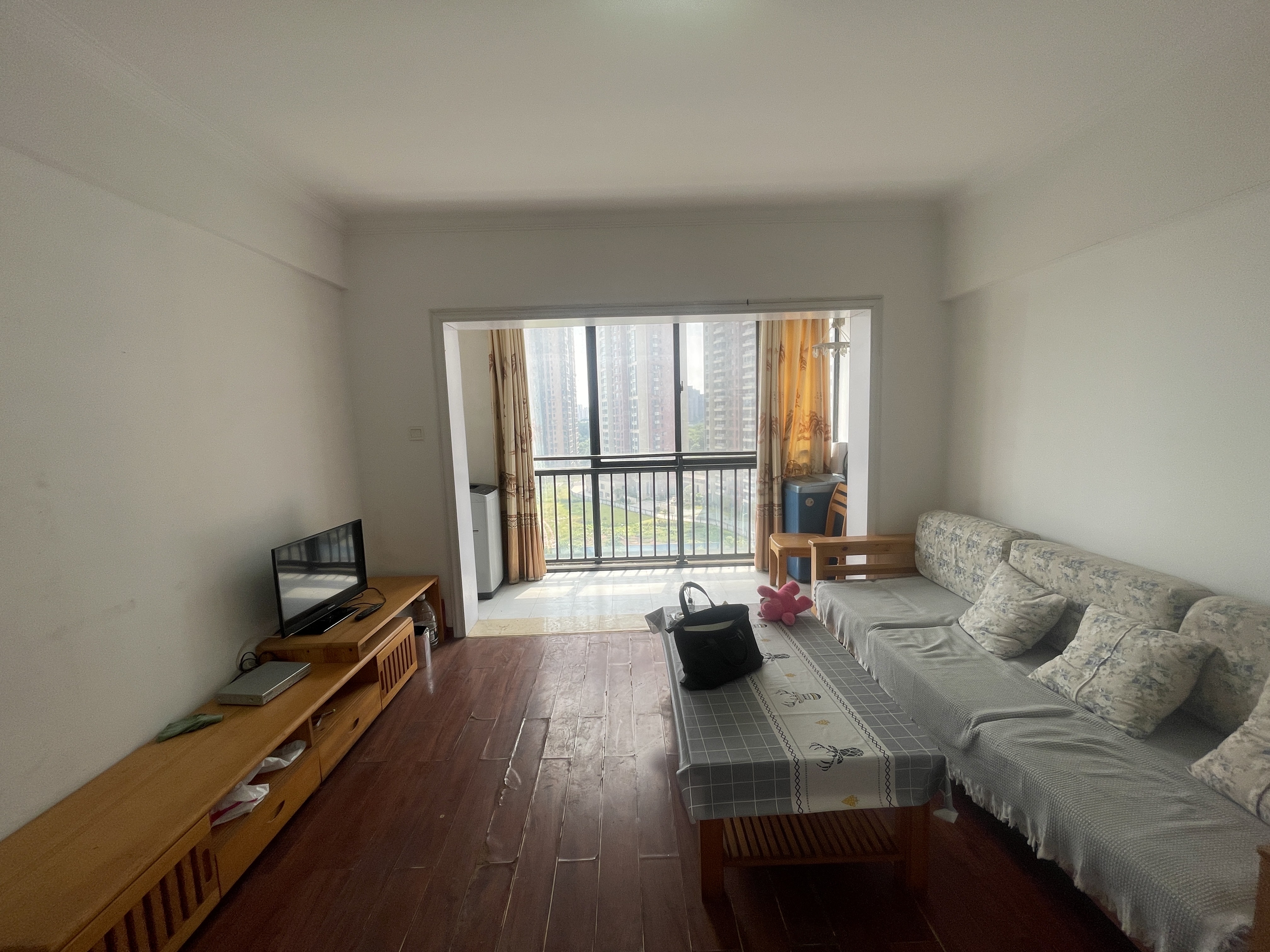 M国际 1室1厅1卫 1400.0元/月 M国际 1室1厅1卫 1400.0元/月室内图