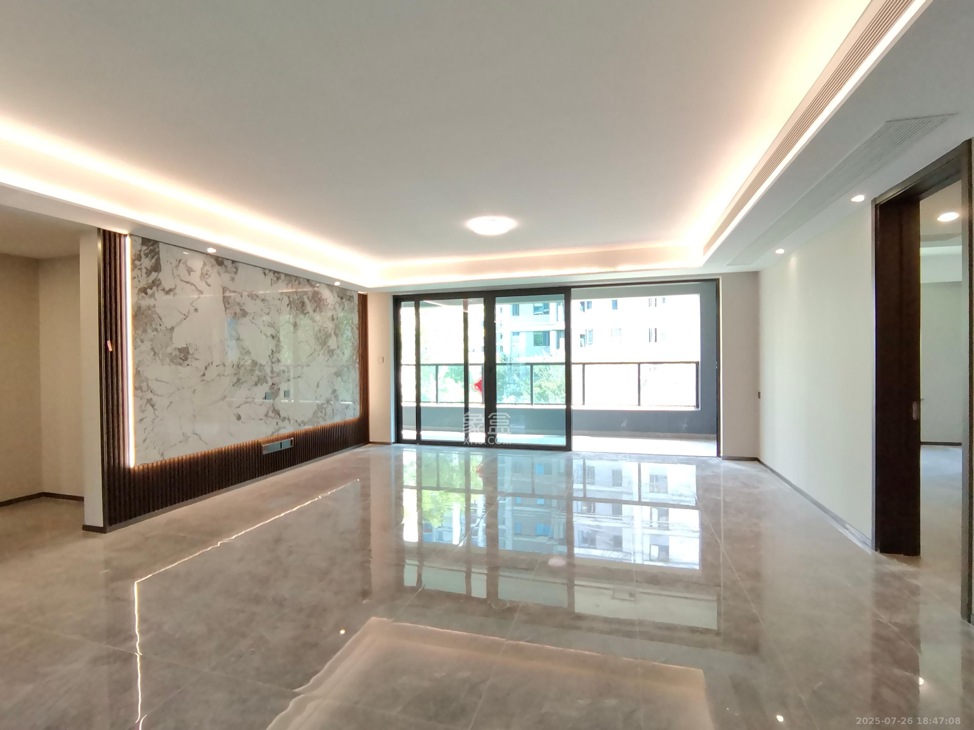 龙湖舜山府  4室2厅2卫    6000.0元/月室内图