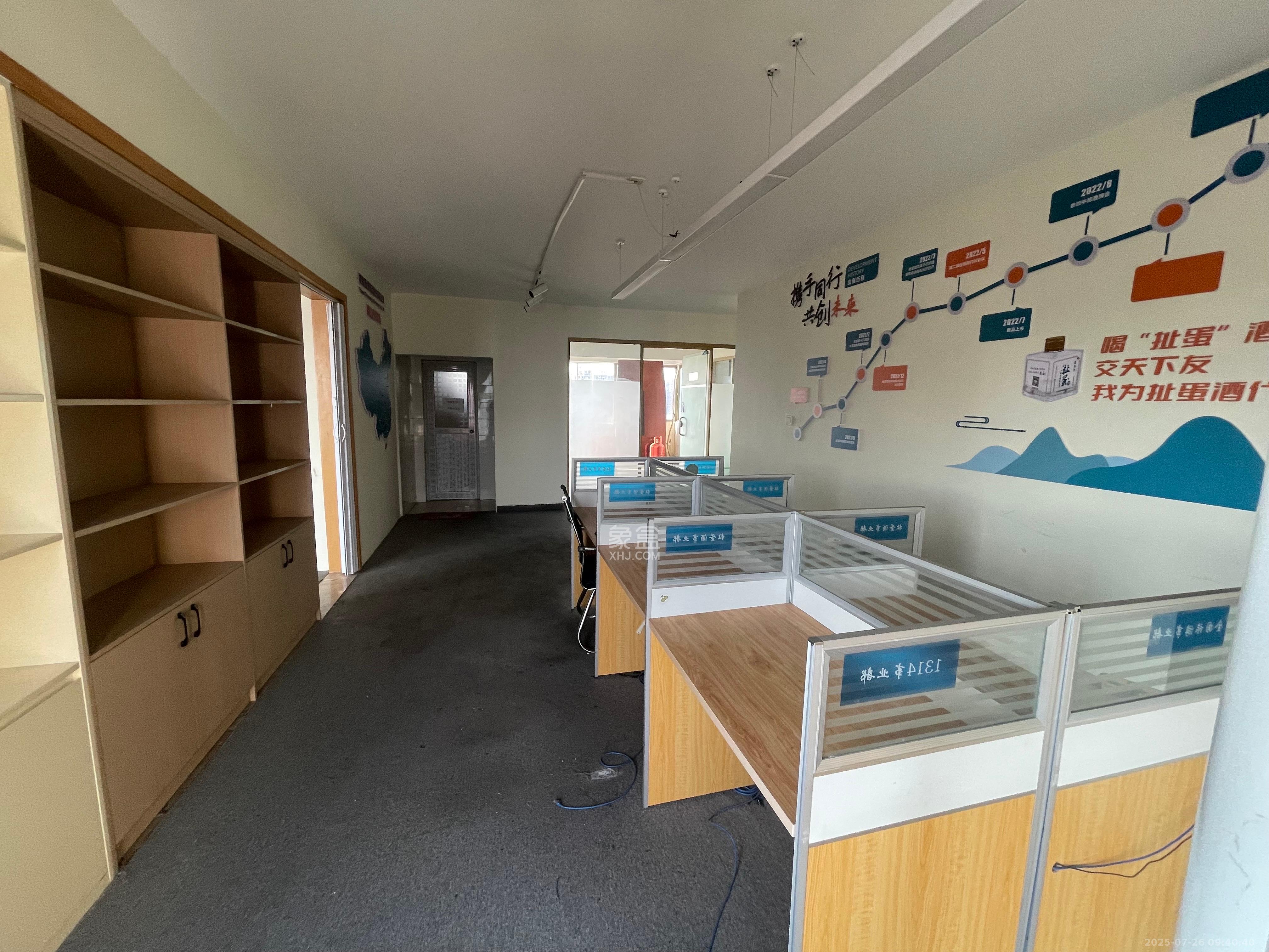 蔚蓝天空 4室2厅1卫 3800.0元/月 蔚蓝天空 4室2厅1卫 3800.0元/月室内图