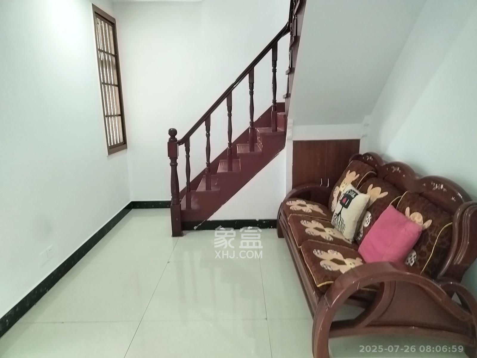 莲湖汽配城 4室2厅1卫 2500.0元/月 莲湖汽配城 4室2厅1卫 2500.0元/月室内图