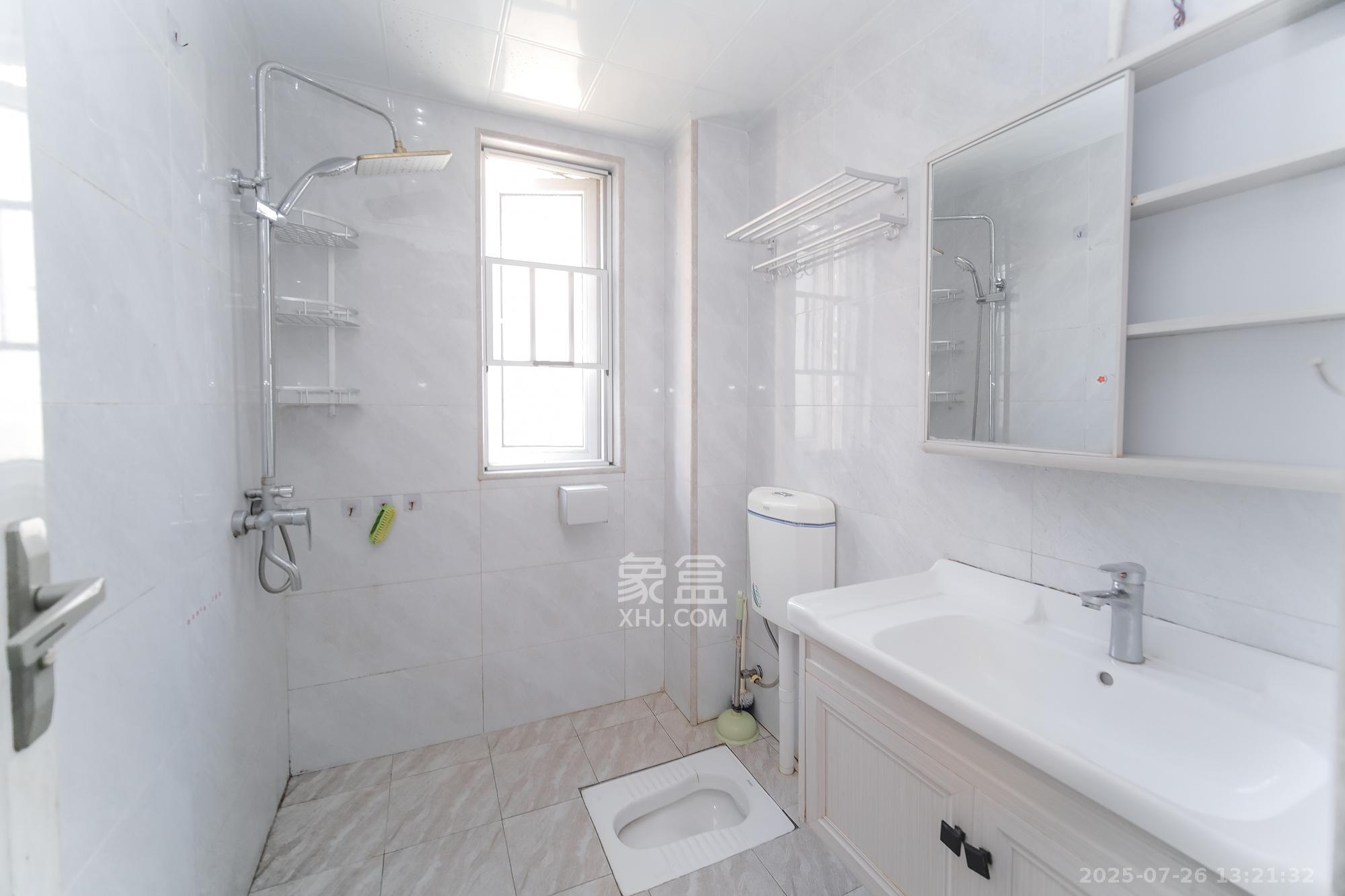 荣盛花语城 3室2厅1卫 68.0万 荣盛花语城 3室2厅1卫 68.0万卫生间