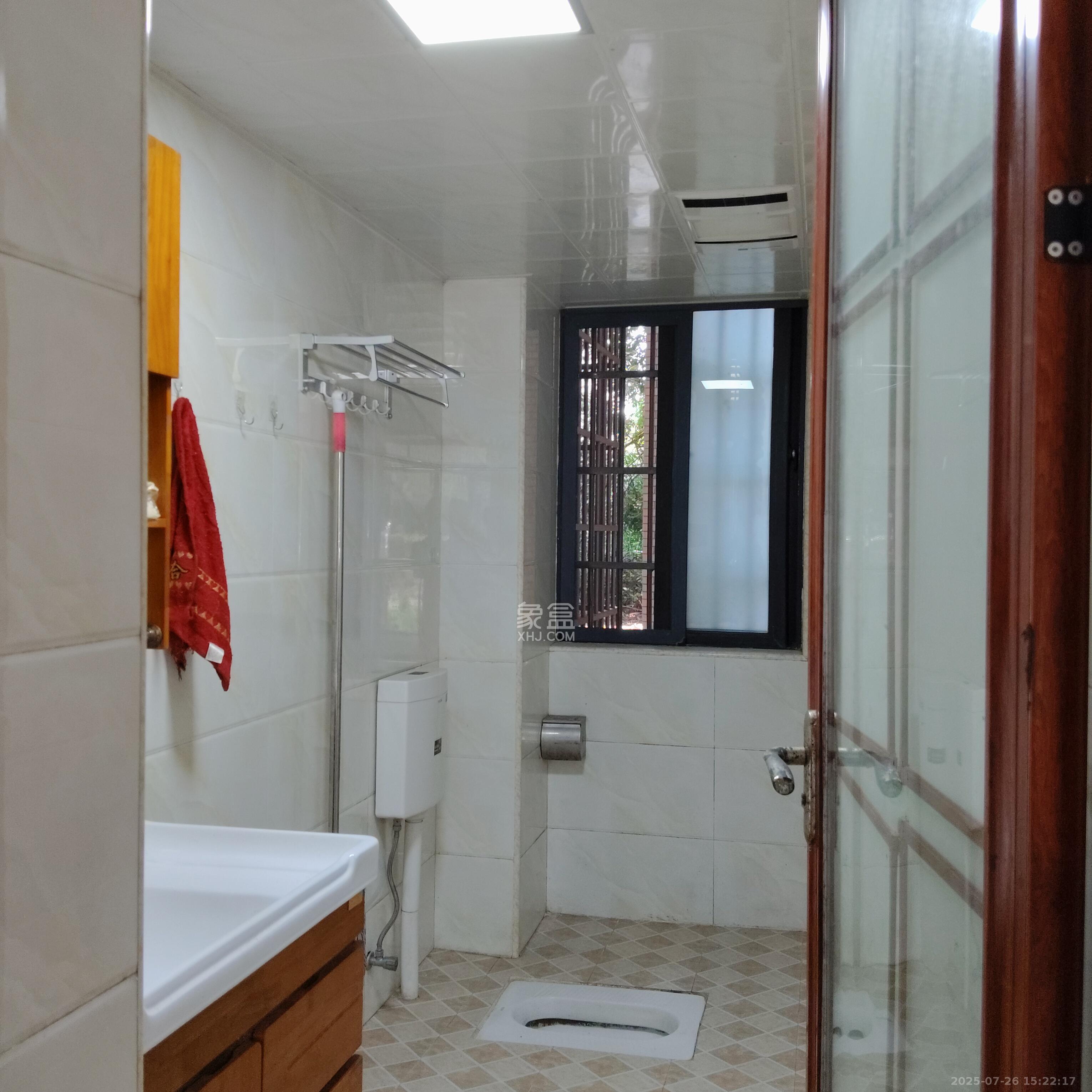 华龙家园(和泰家园) 3室2厅2卫 2300.0元/月 华龙家园(和泰家园) 3室2厅2卫 2300.0元/月室内图