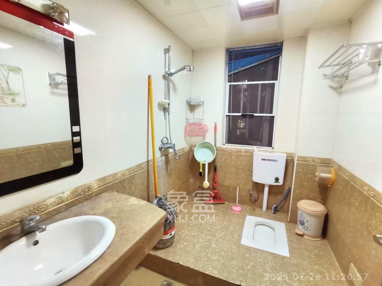 山语城一期  3室2厅2卫   2000.00元/月室内图