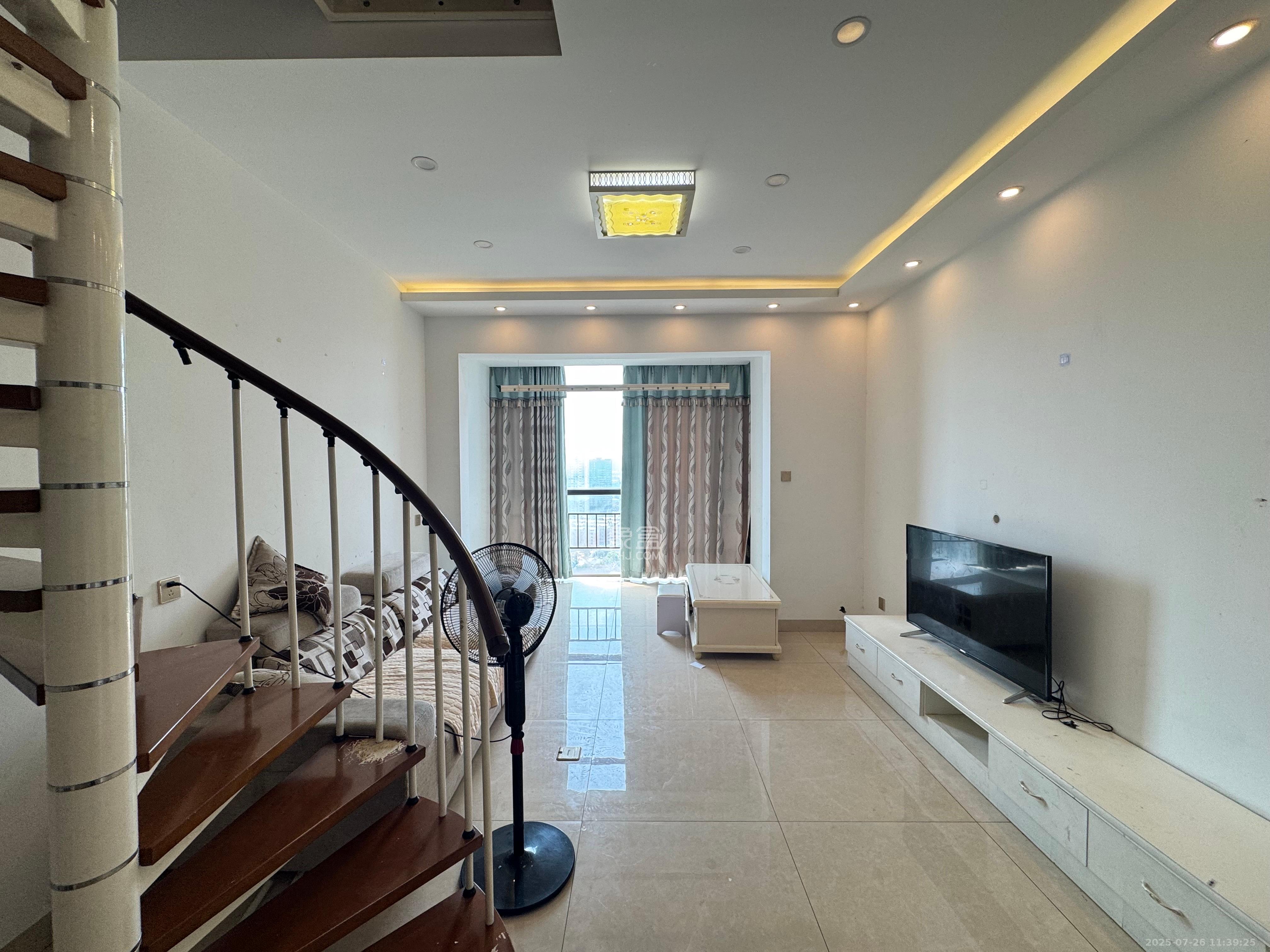 金土地第一湾 4室2厅2卫 3500.0元/月 金土地第一湾 4室2厅2卫 3500.0元/月室内图