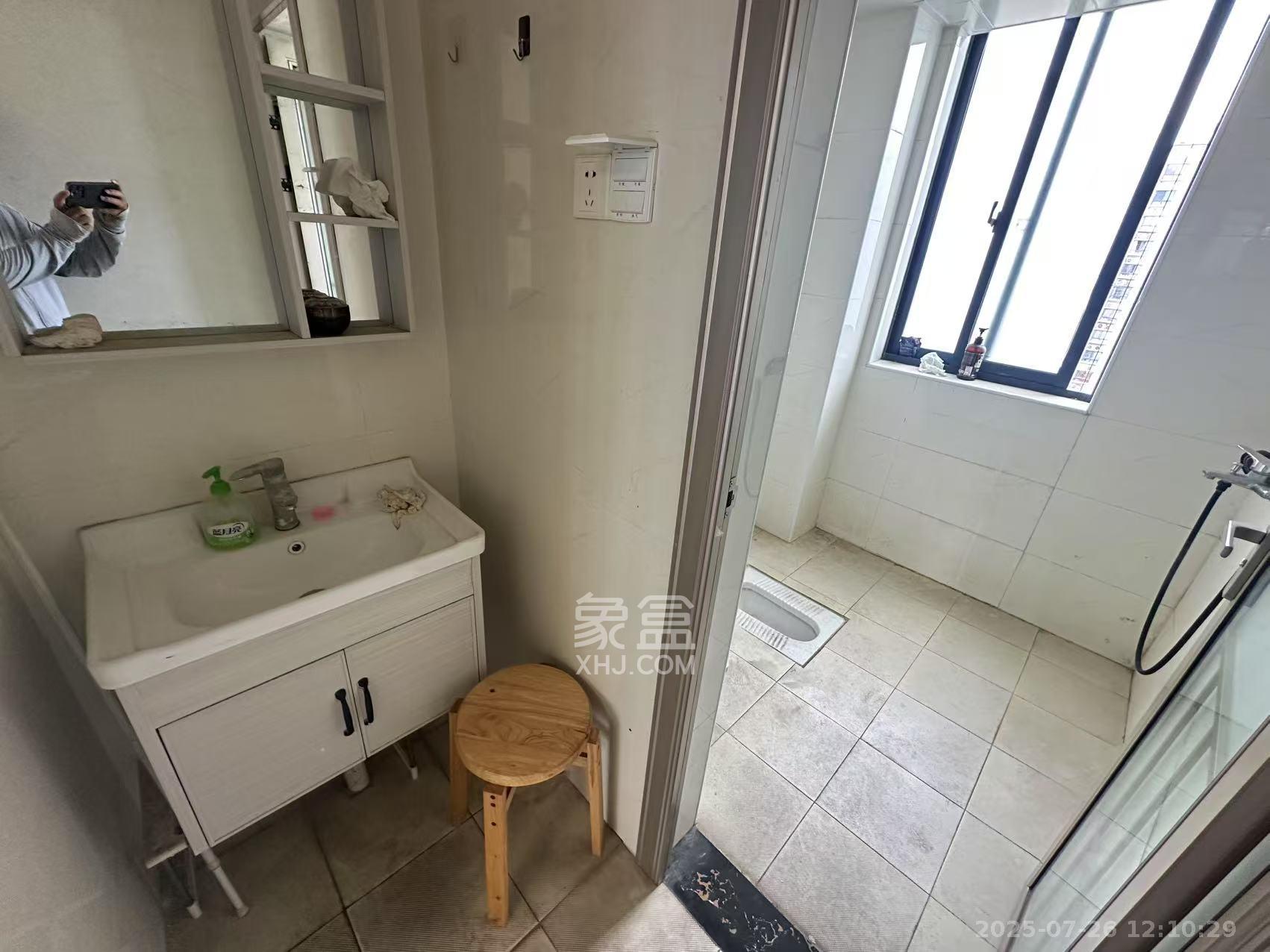 钱隆学府一、二期  4室2厅2卫    2400.0元/月室内图