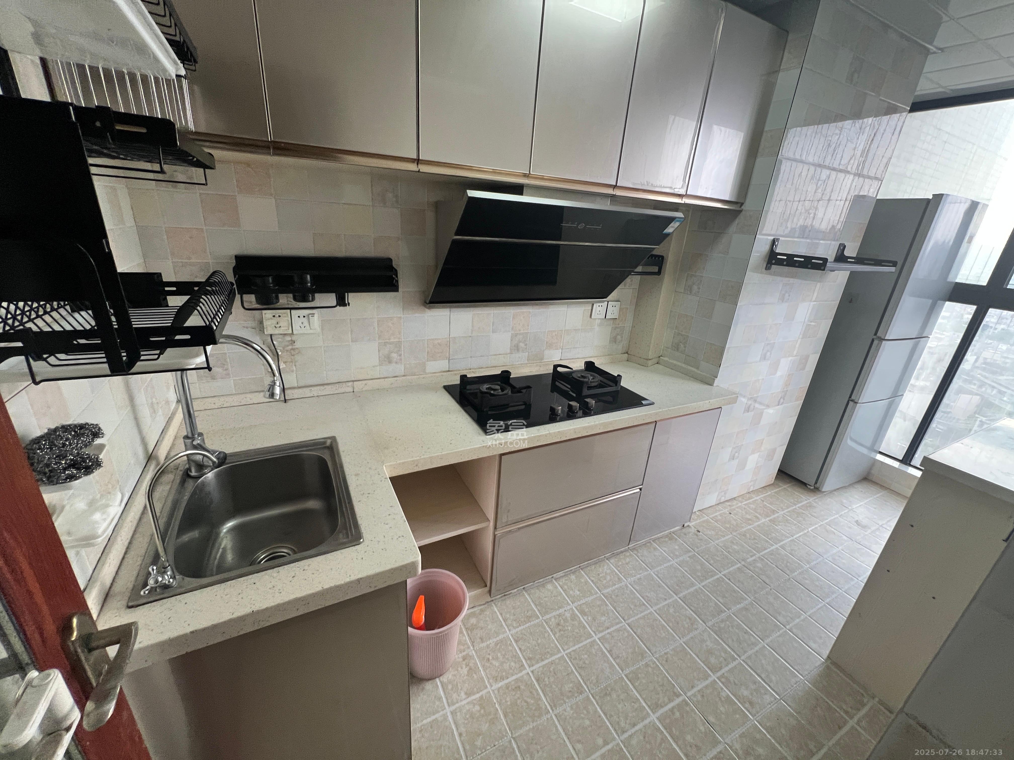 钱隆首府(福晟御园)  3室2厅2卫    3500.0元/月 钱隆首府(福晟御园)  3室2厅2卫    3500.0元/月室内图