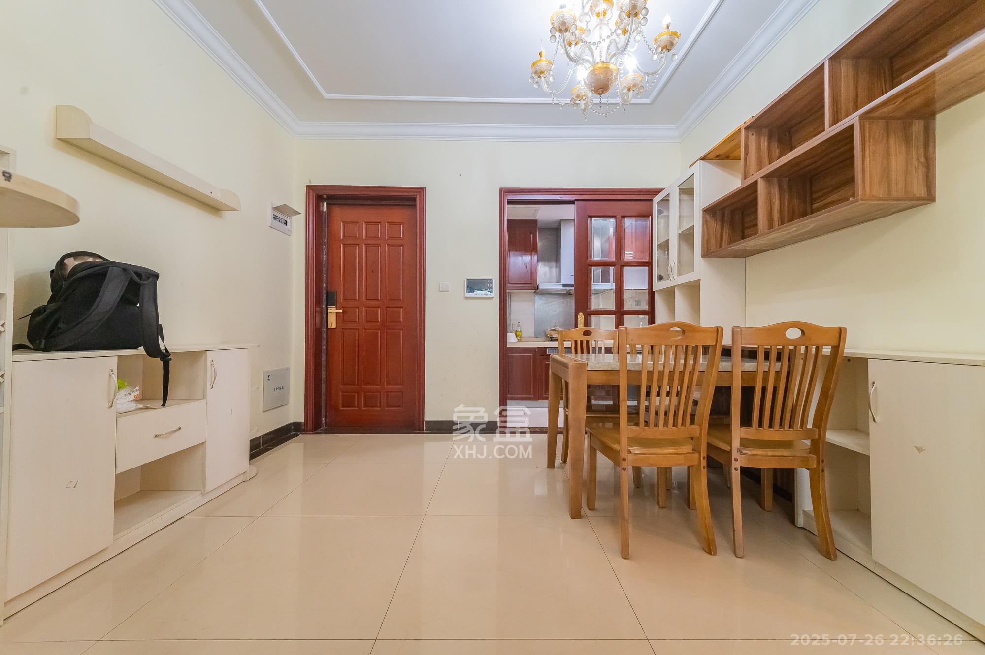 恒大翡翠华庭  2室2厅1卫    58.5万客厅