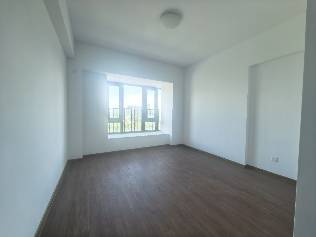 华盛御品 5室2厅3卫 300.0万 华盛御品 5室2厅3卫 300.0万室内图