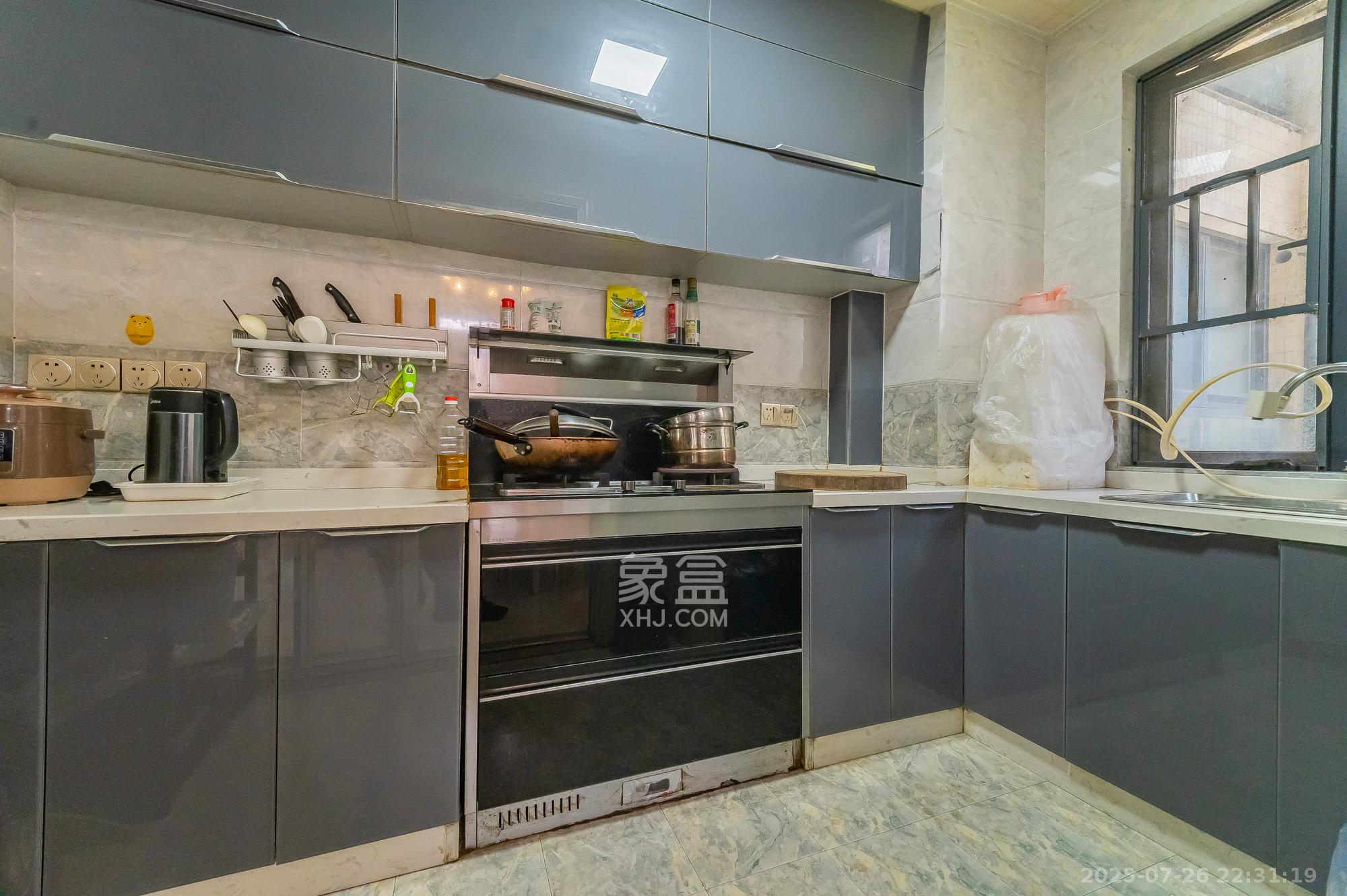 蓝山郡 3室2厅1卫 93.0万 蓝山郡 3室2厅1卫 93.0万厨房