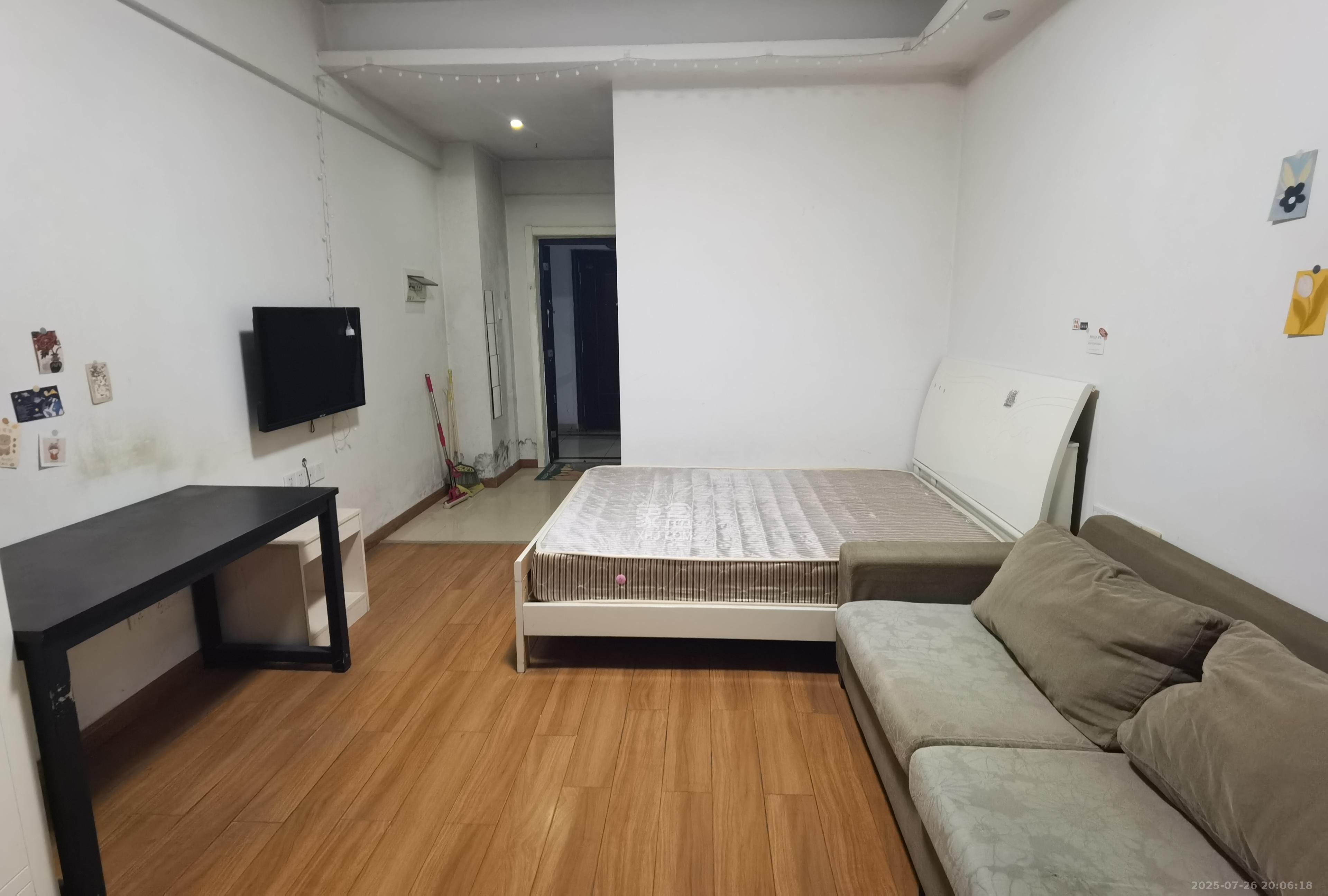 水岸世景  1室1厅1卫   1100.00元/月室内图