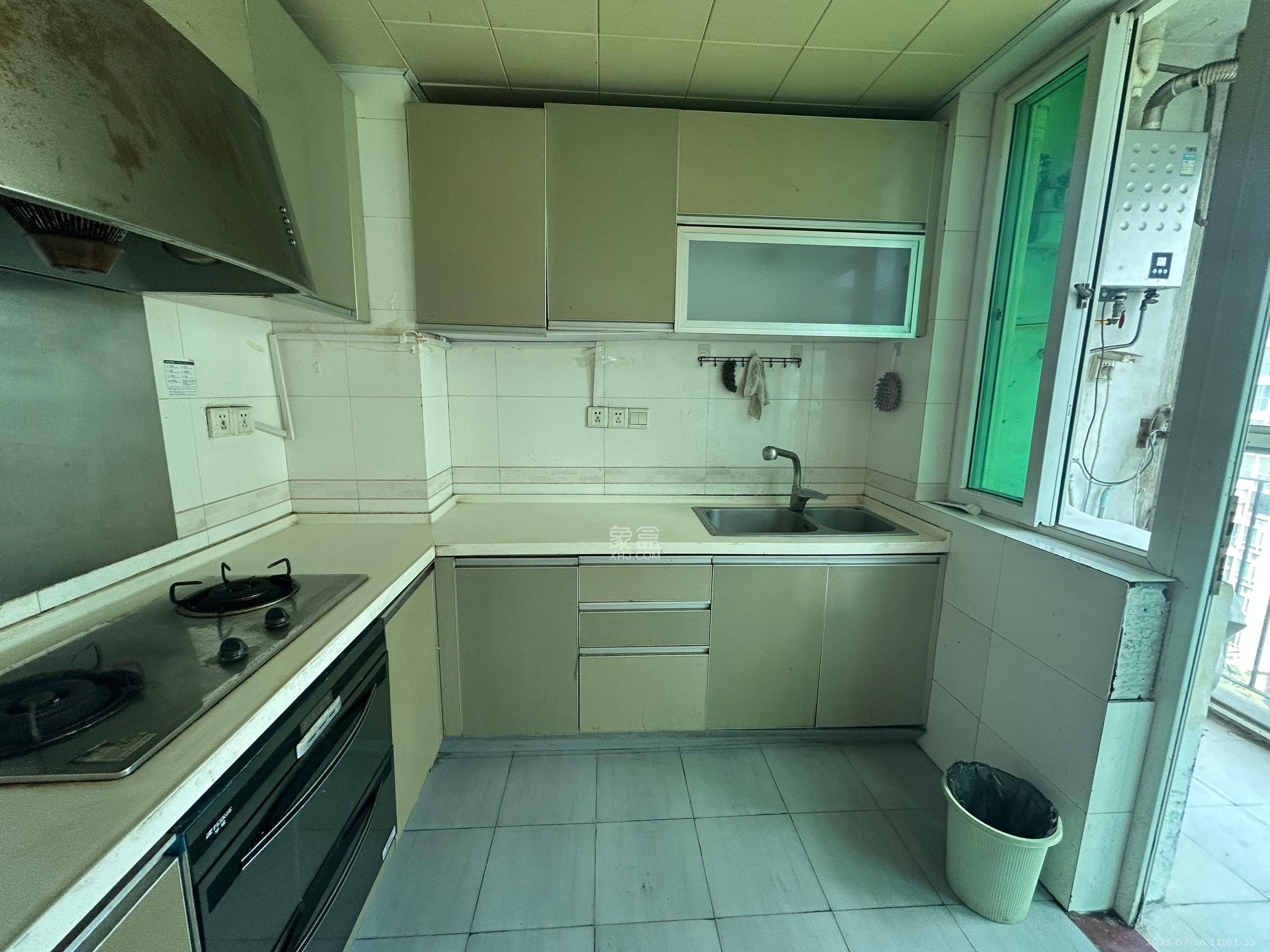 珠江花城一期桂苑  3室2厅2卫    2100.0元/月 珠江花城一期桂苑  3室2厅2卫    2100.0元/月室内图