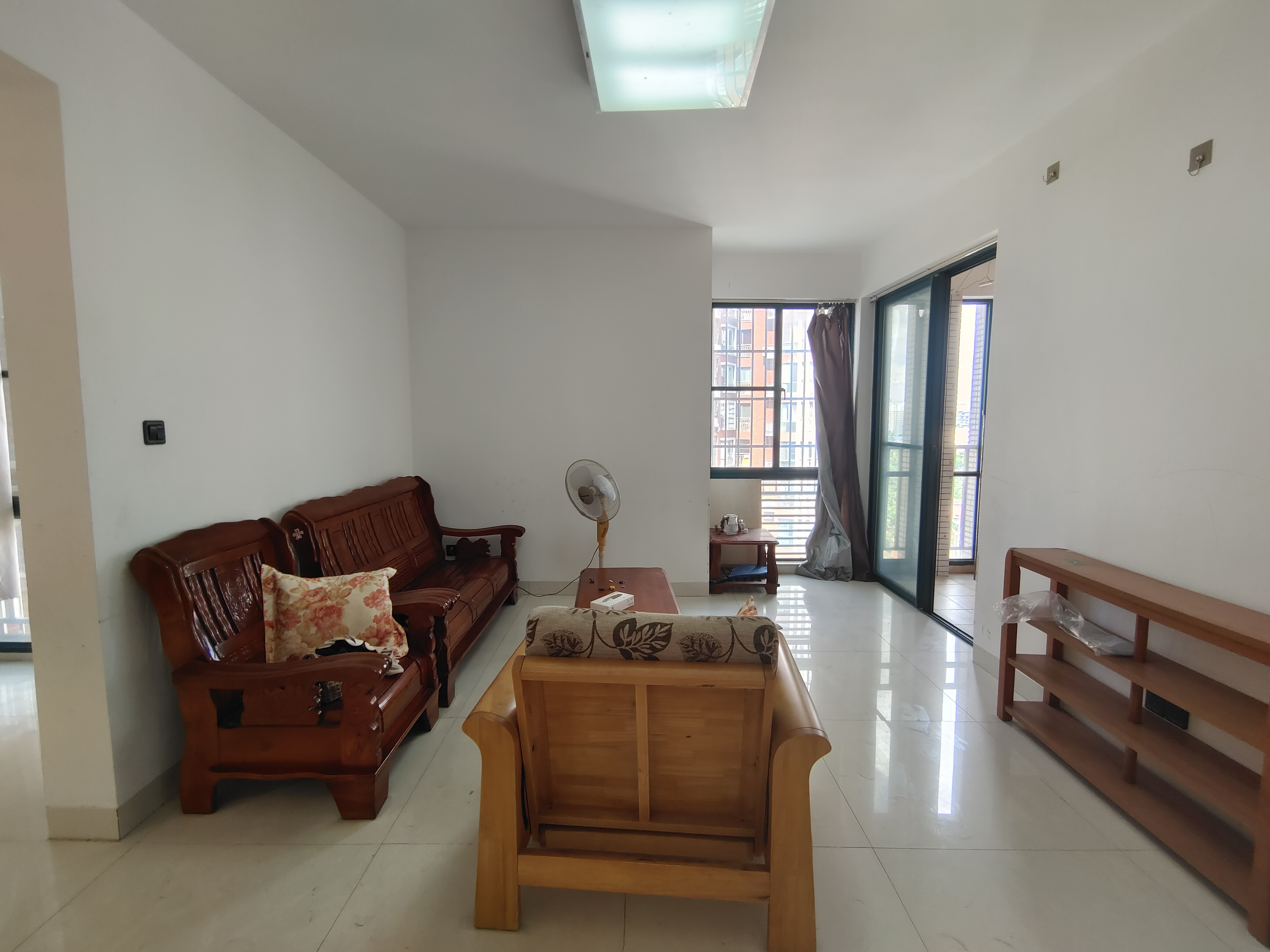 万花坊  2室2厅1卫    2400.0元/月 万花坊  2室2厅1卫    2400.0元/月室内图