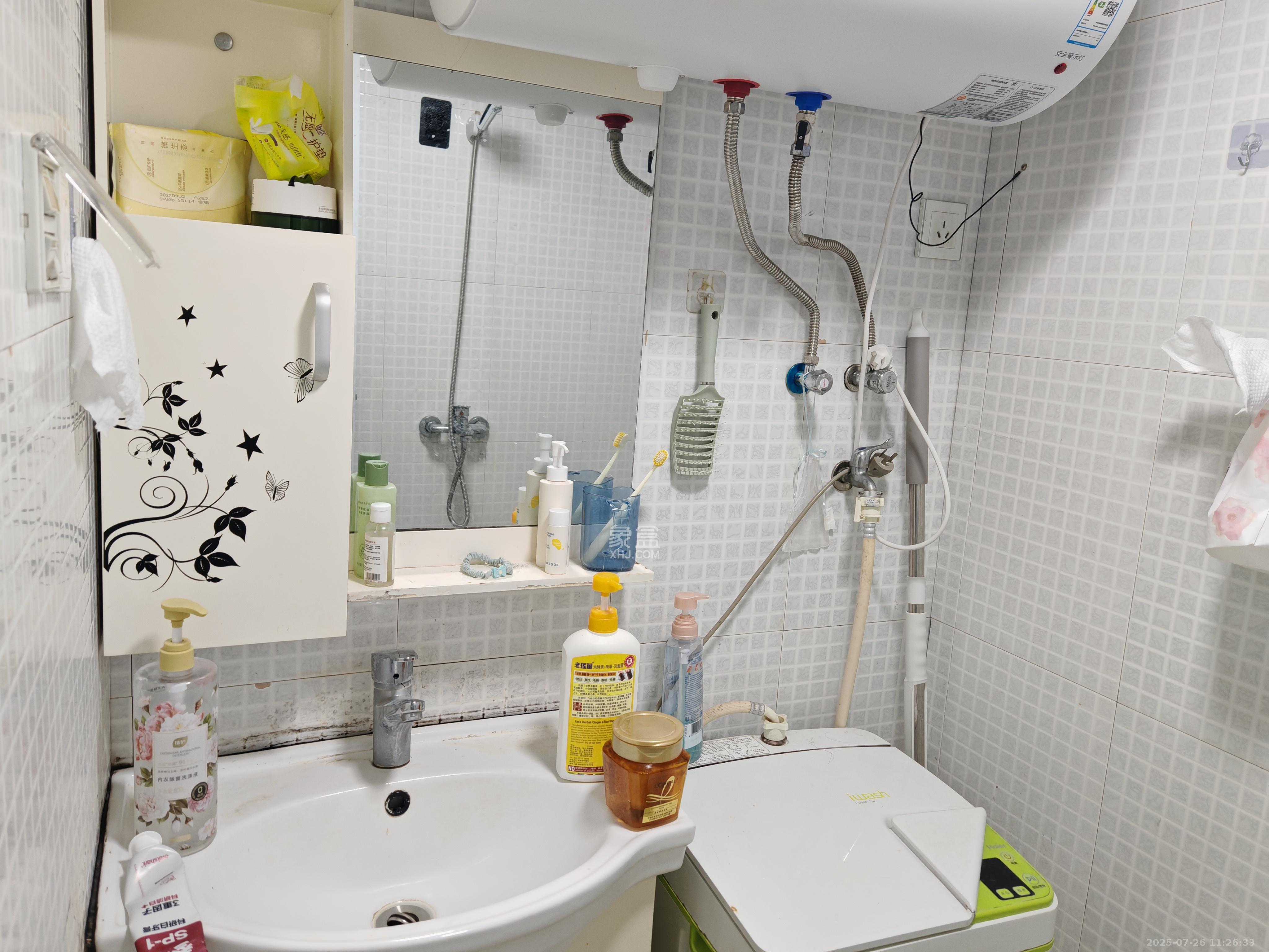 湘府东苑  1室1厅1卫    1300.0元/月 湘府东苑  1室1厅1卫    1300.0元/月室内图