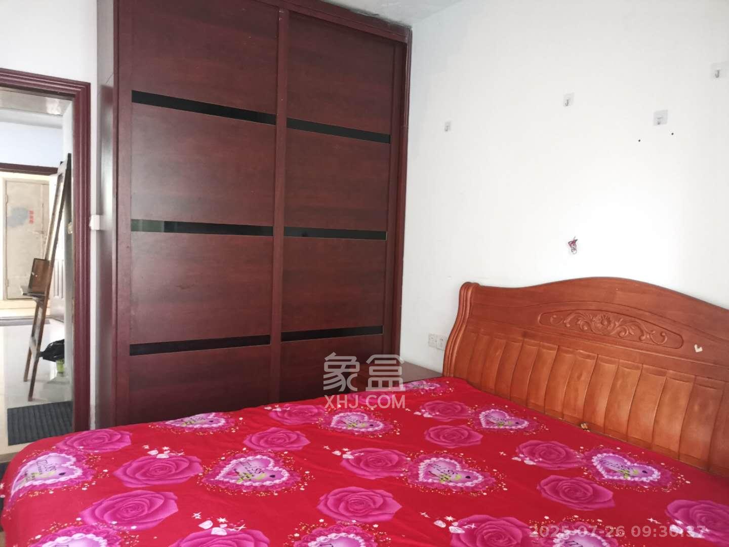 三一街区  3室2厅1卫    1300.0元/月室内图