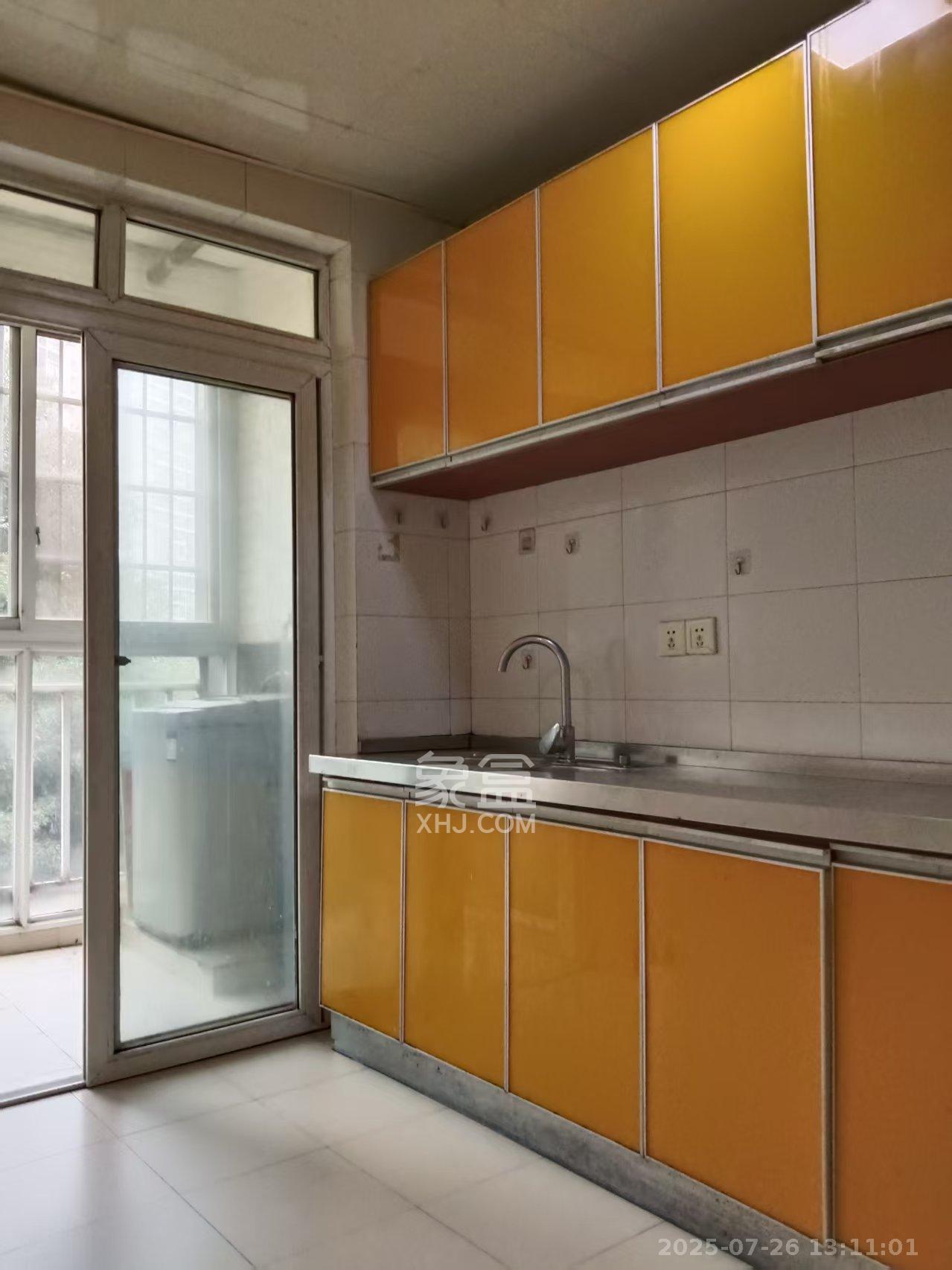 麓山润城  3室2厅1卫    2300.0元/月室内图