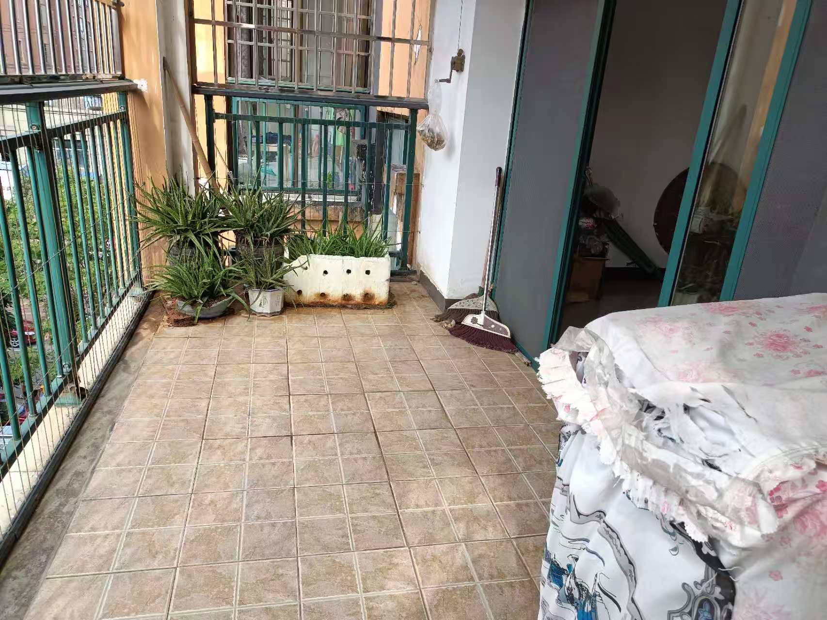 香槟花苑 3室2厅2卫 1200.0元/月 香槟花苑 3室2厅2卫 1200.0元/月室内图