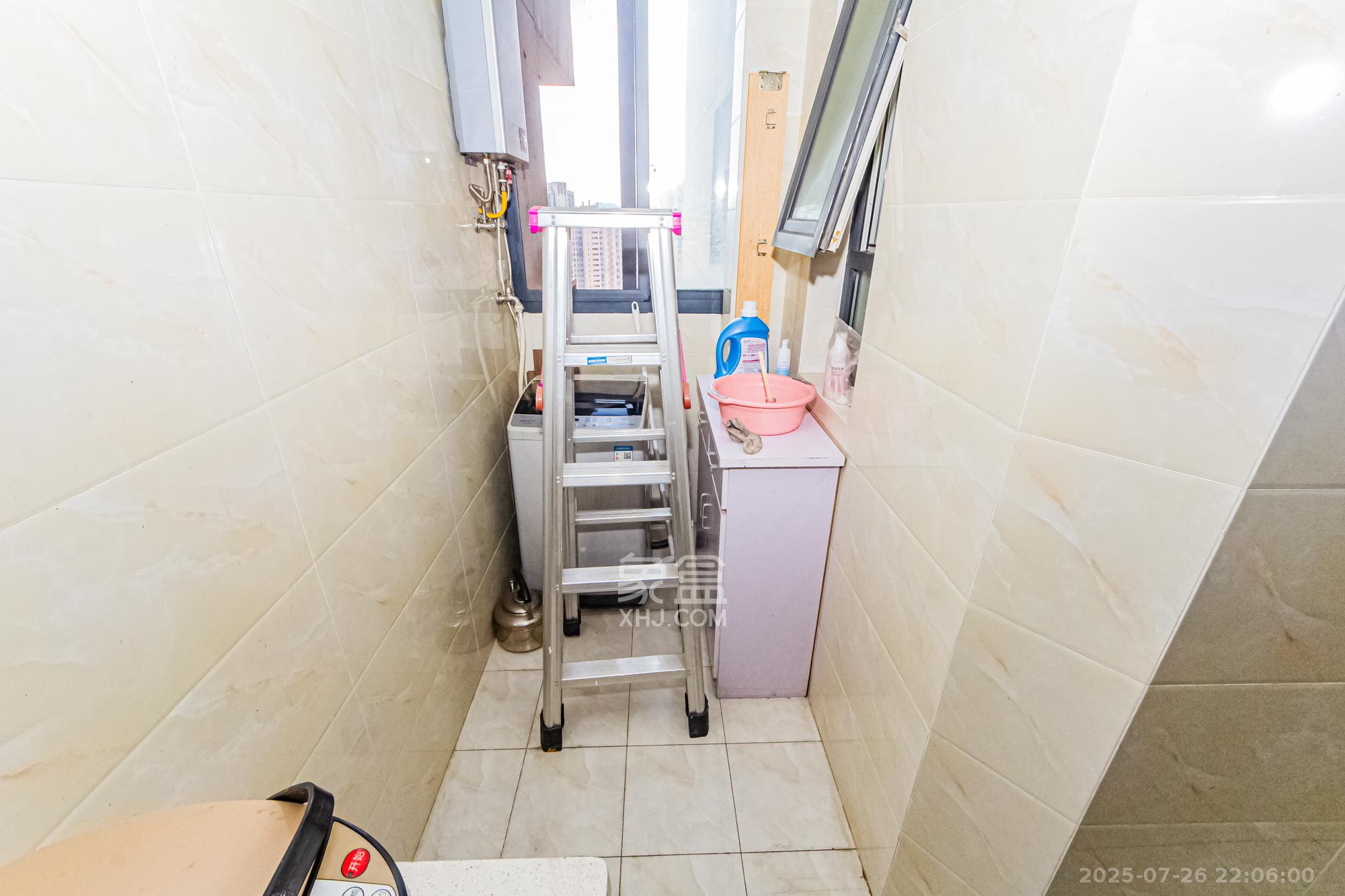 北辰三角洲E4区 3室2厅1卫 125.0万 北辰三角洲E4区 3室2厅1卫 125.0万阳台