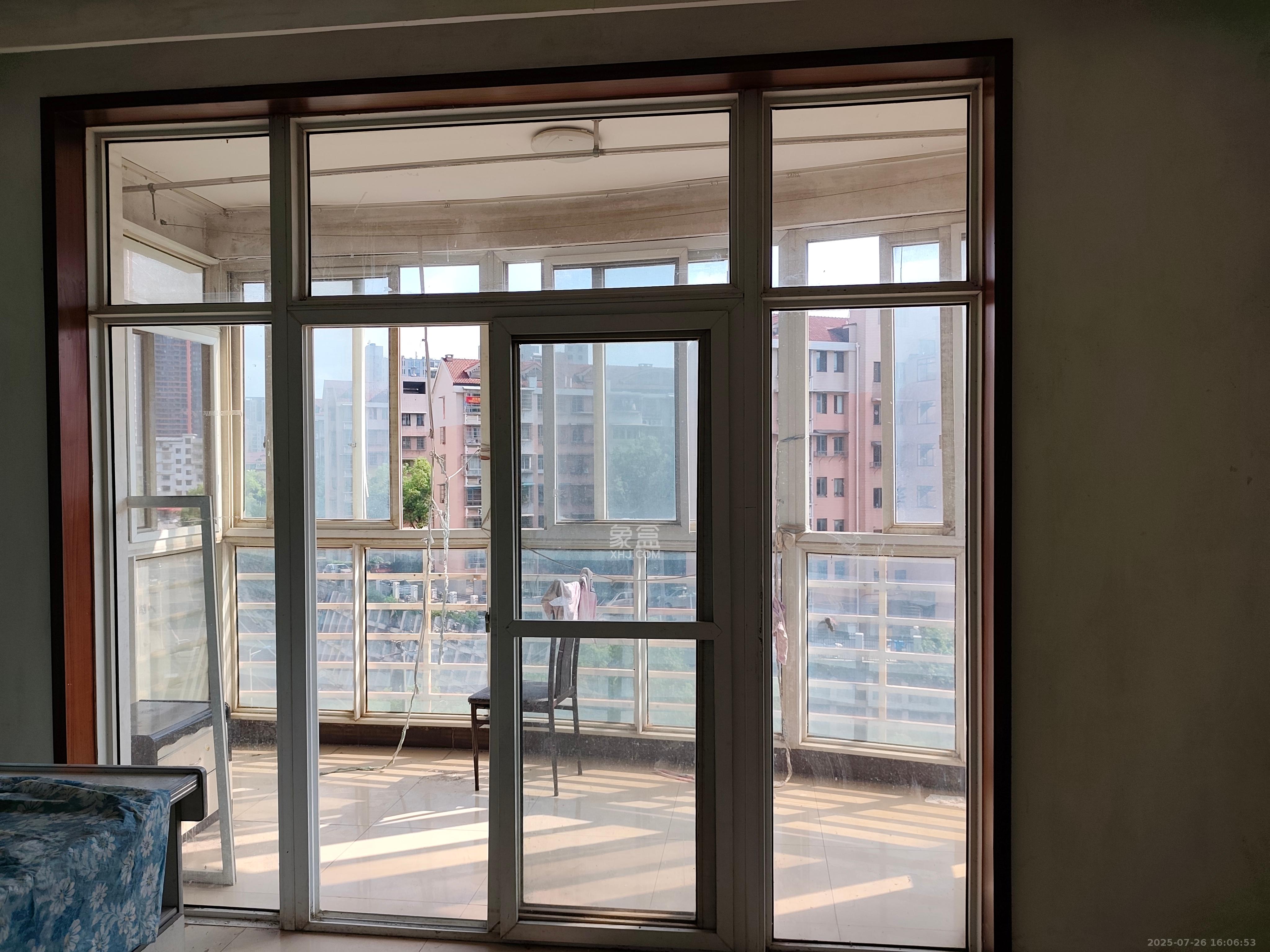 湘中海星之都  3室2厅1卫    2800.0元/月 湘中海星之都  3室2厅1卫    2800.0元/月室内图