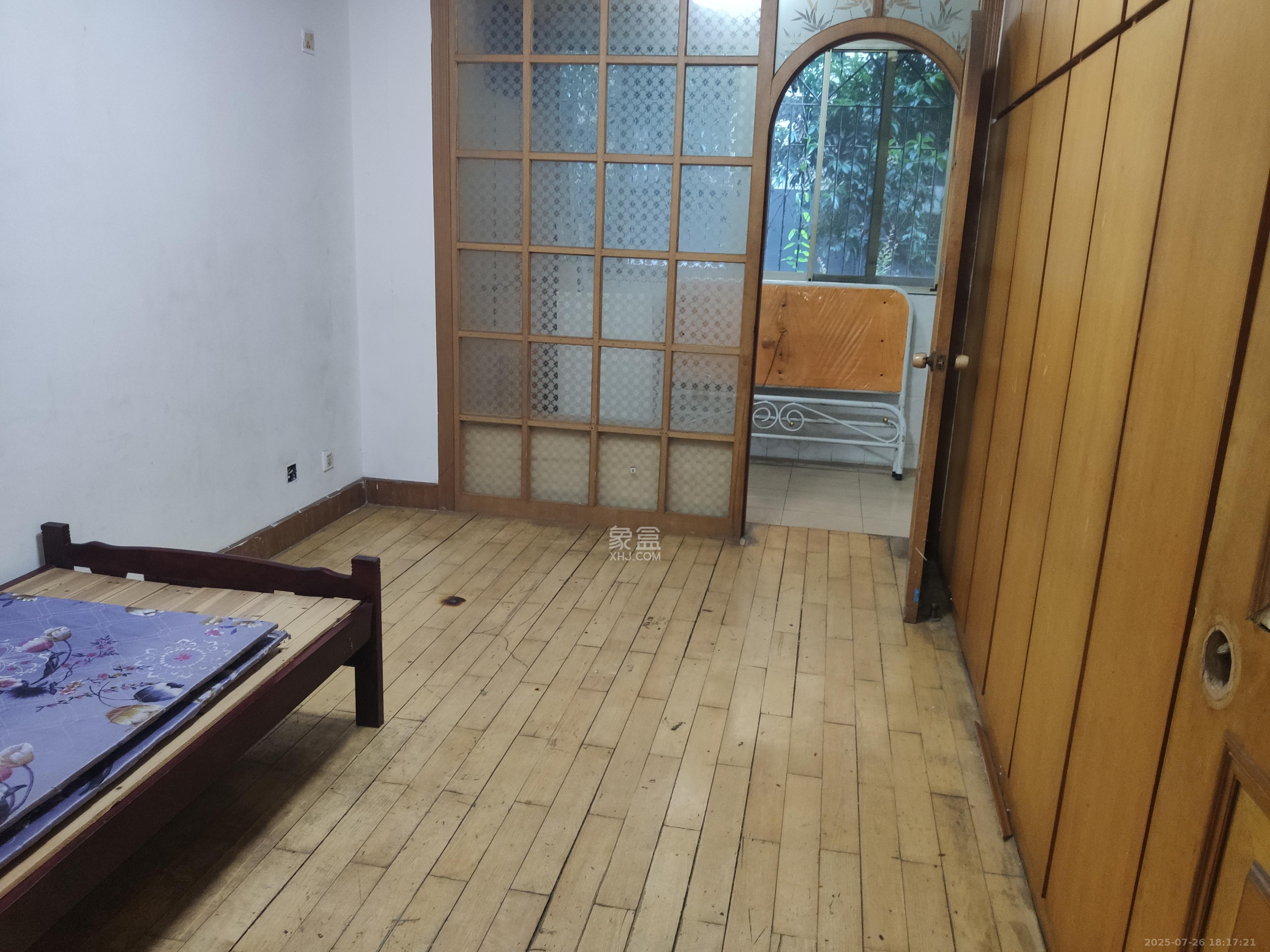 五一东村  1室2厅1卫   1800.00元/月室内图