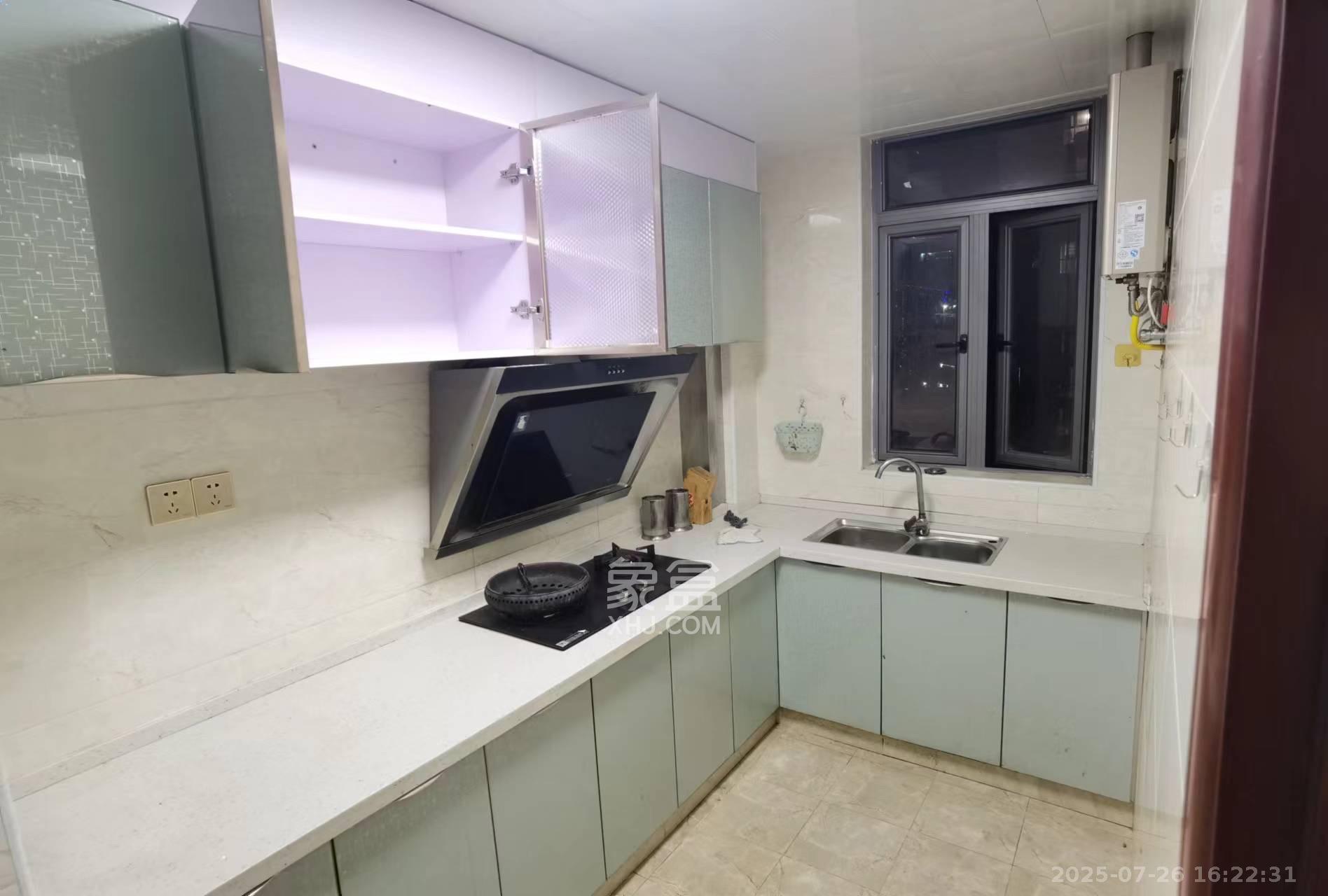 八方小区B区  3室2厅2卫    4500.0元/月室内图