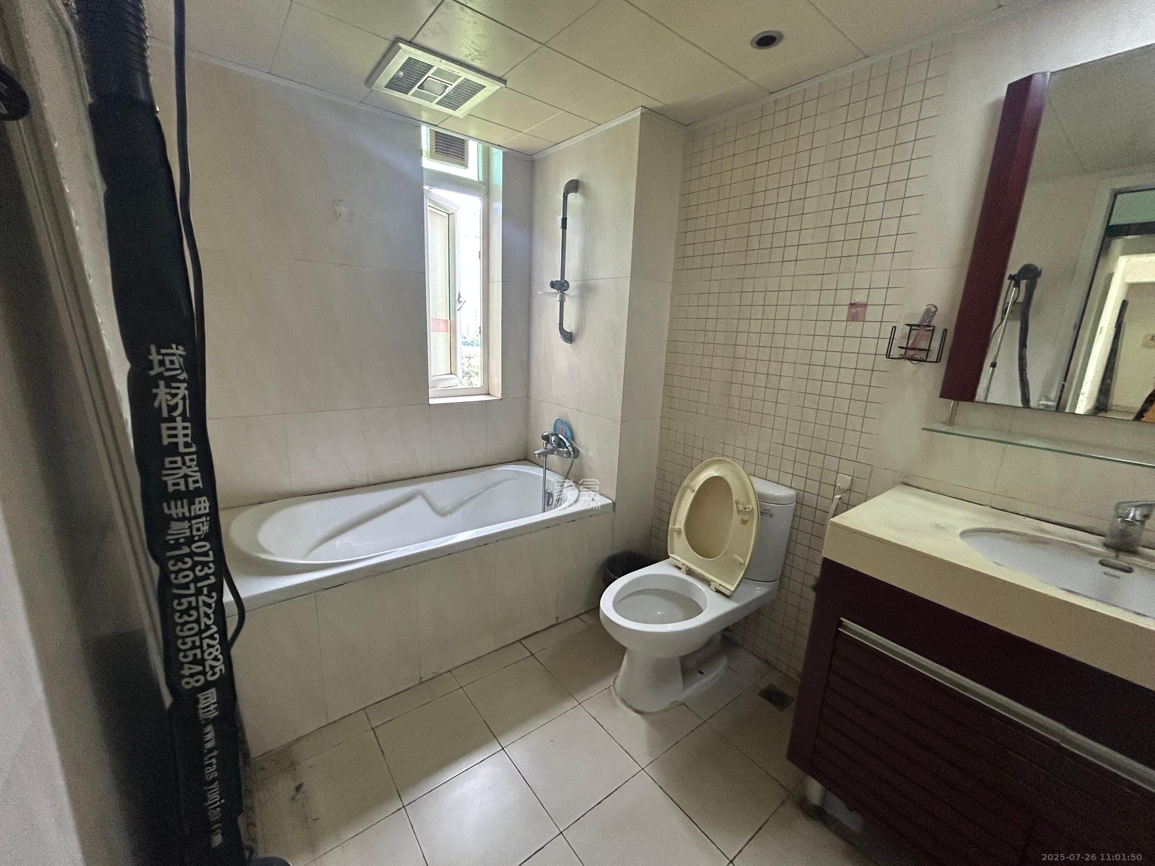 珠江花城一期桂苑  3室2厅2卫    2100.0元/月 珠江花城一期桂苑  3室2厅2卫    2100.0元/月室内图