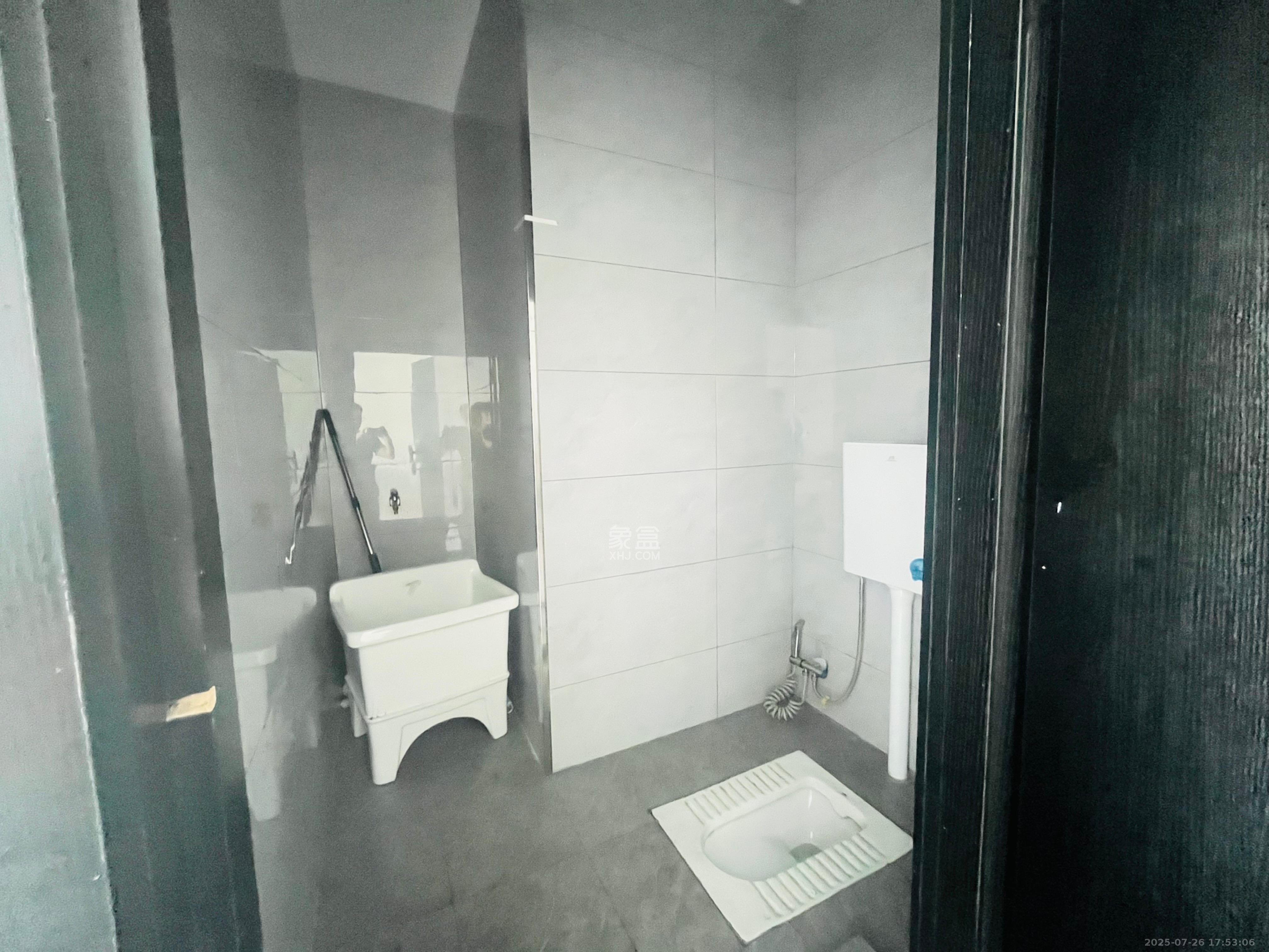 卓越中寰 2室1厅1卫 6300.0元/月 卓越中寰 2室1厅1卫 6300.0元/月室内图