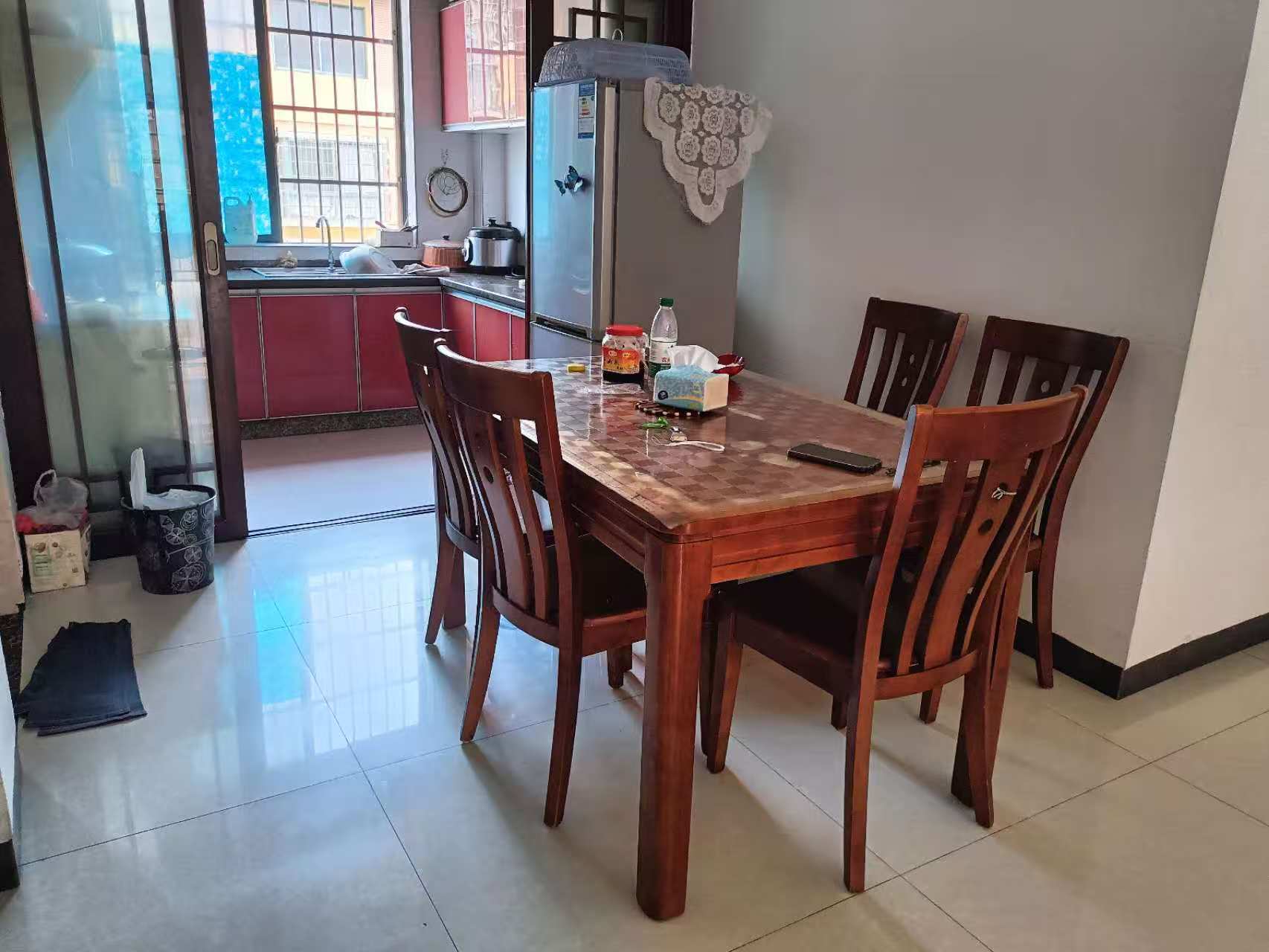 香槟花苑 3室2厅2卫 1200.0元/月 香槟花苑 3室2厅2卫 1200.0元/月室内图