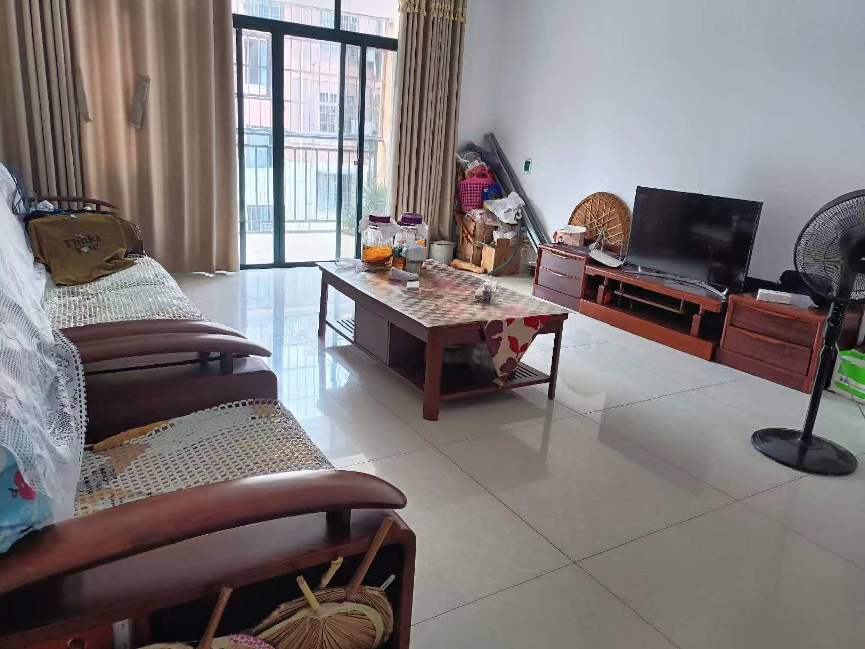 香槟花苑 3室2厅2卫 1200.0元/月 香槟花苑 3室2厅2卫 1200.0元/月室内图