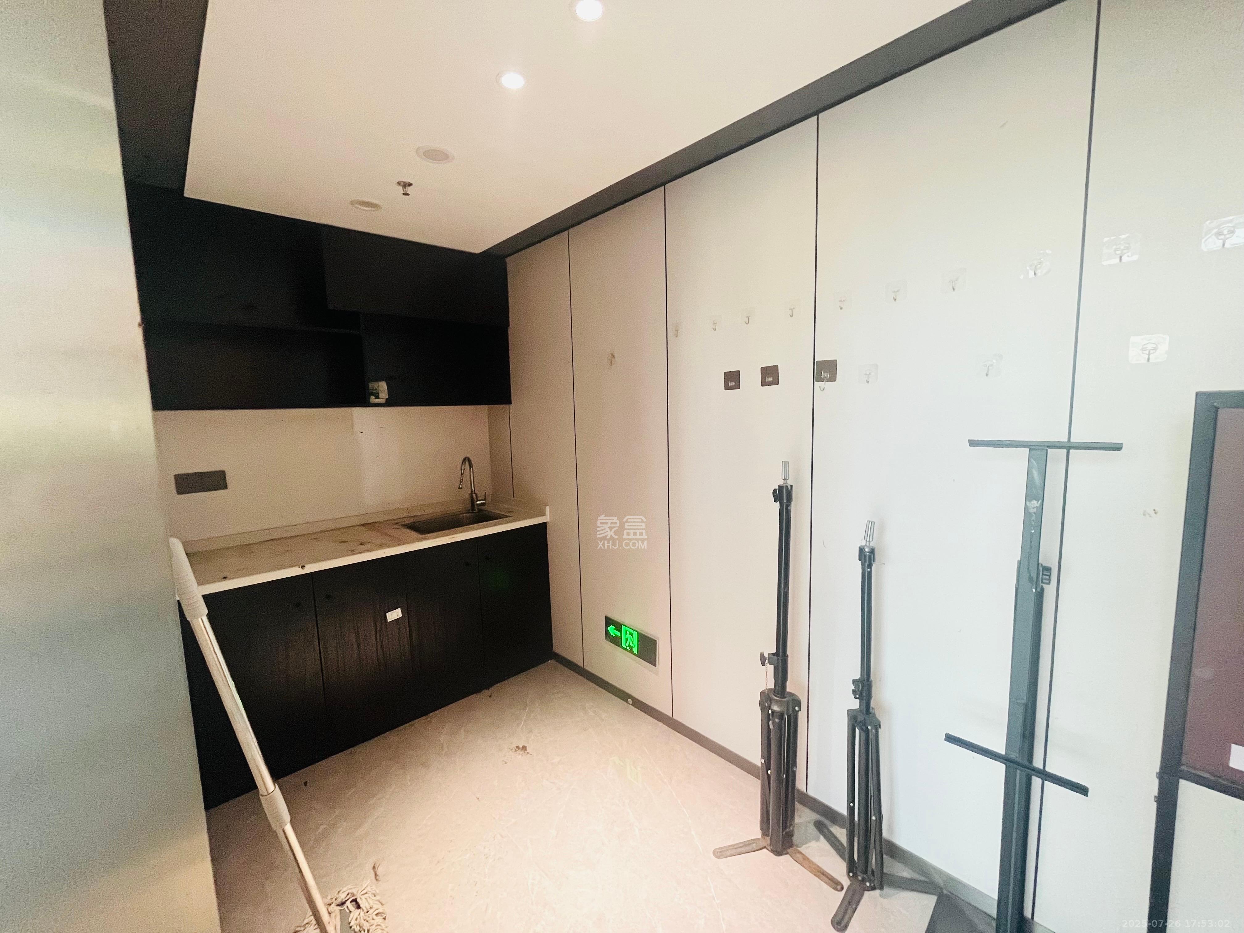 卓越中寰 2室1厅1卫 6300.0元/月 卓越中寰 2室1厅1卫 6300.0元/月室内图