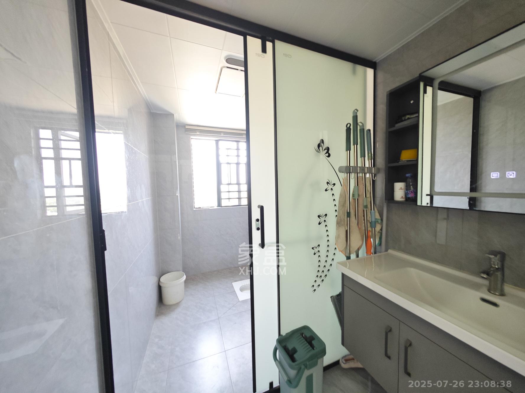 星发东宸花园 4室2厅2卫 111.8万 星发东宸花园 4室2厅2卫 111.8万卫生间