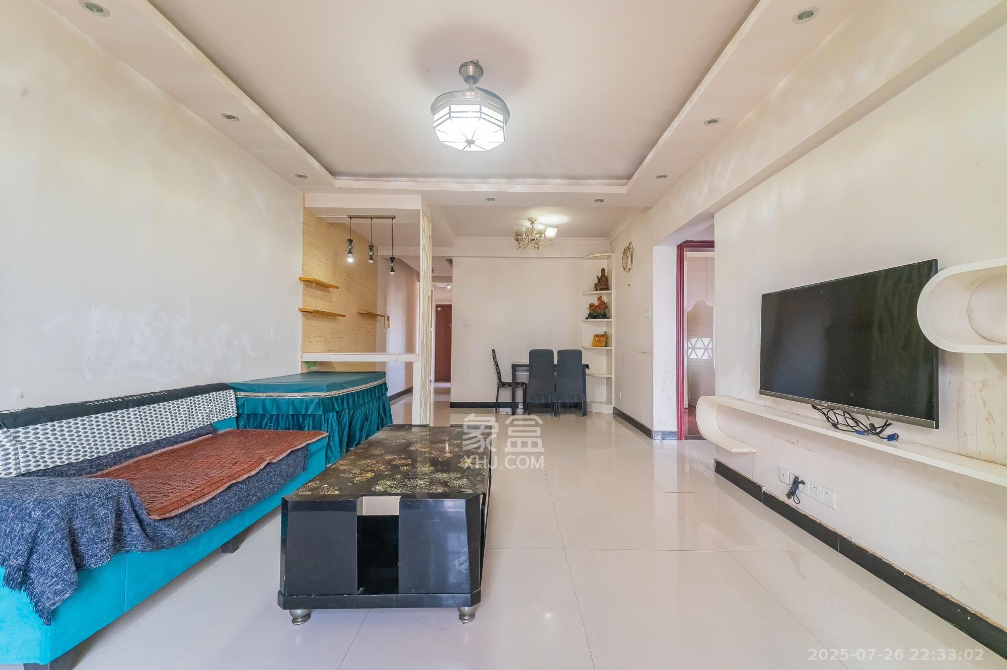 华润凤凰城二期  2室2厅1卫    47.0万客厅