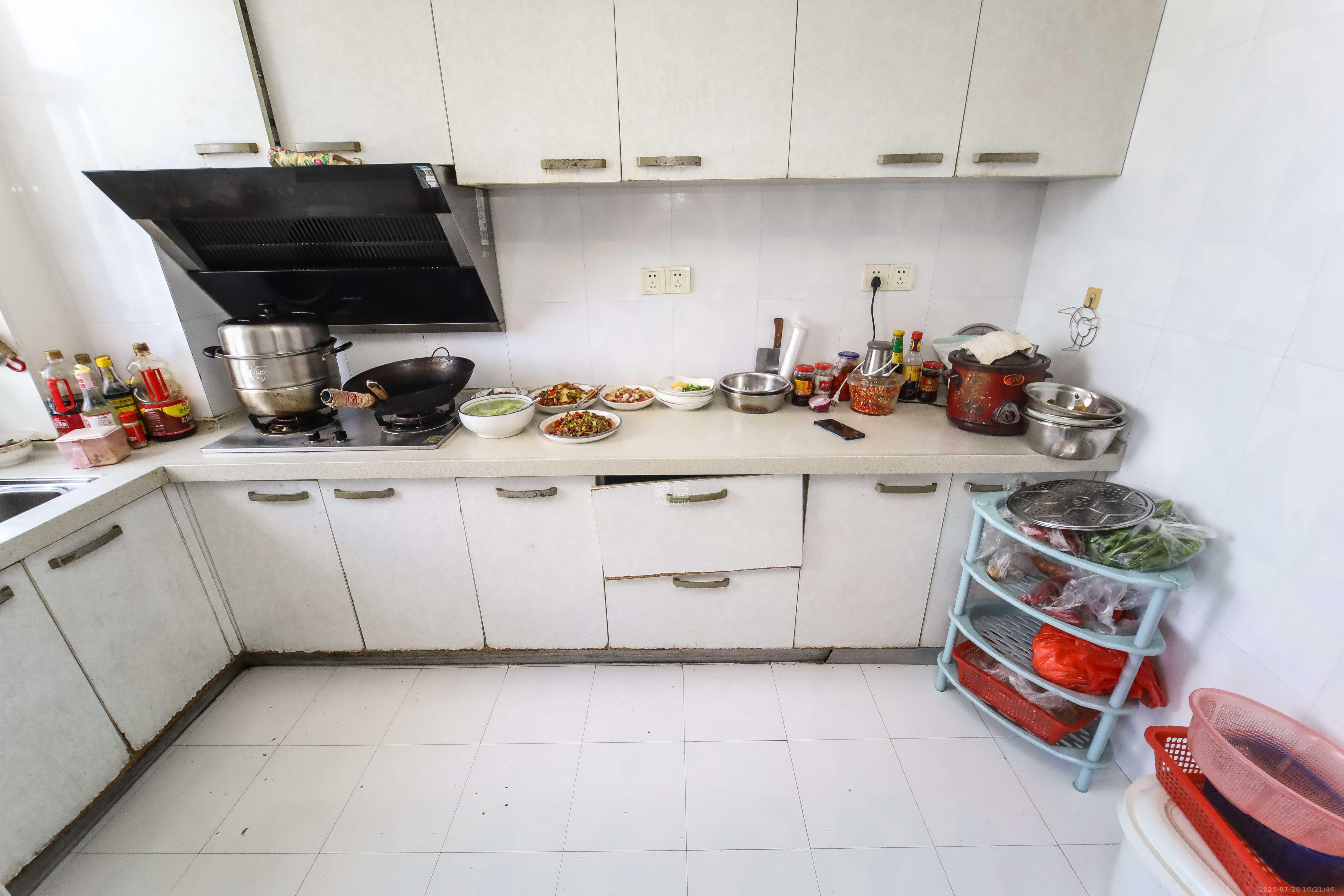 高桥现代商贸城 3室2厅2卫 79.8万 高桥现代商贸城 3室2厅2卫 79.8万厨房