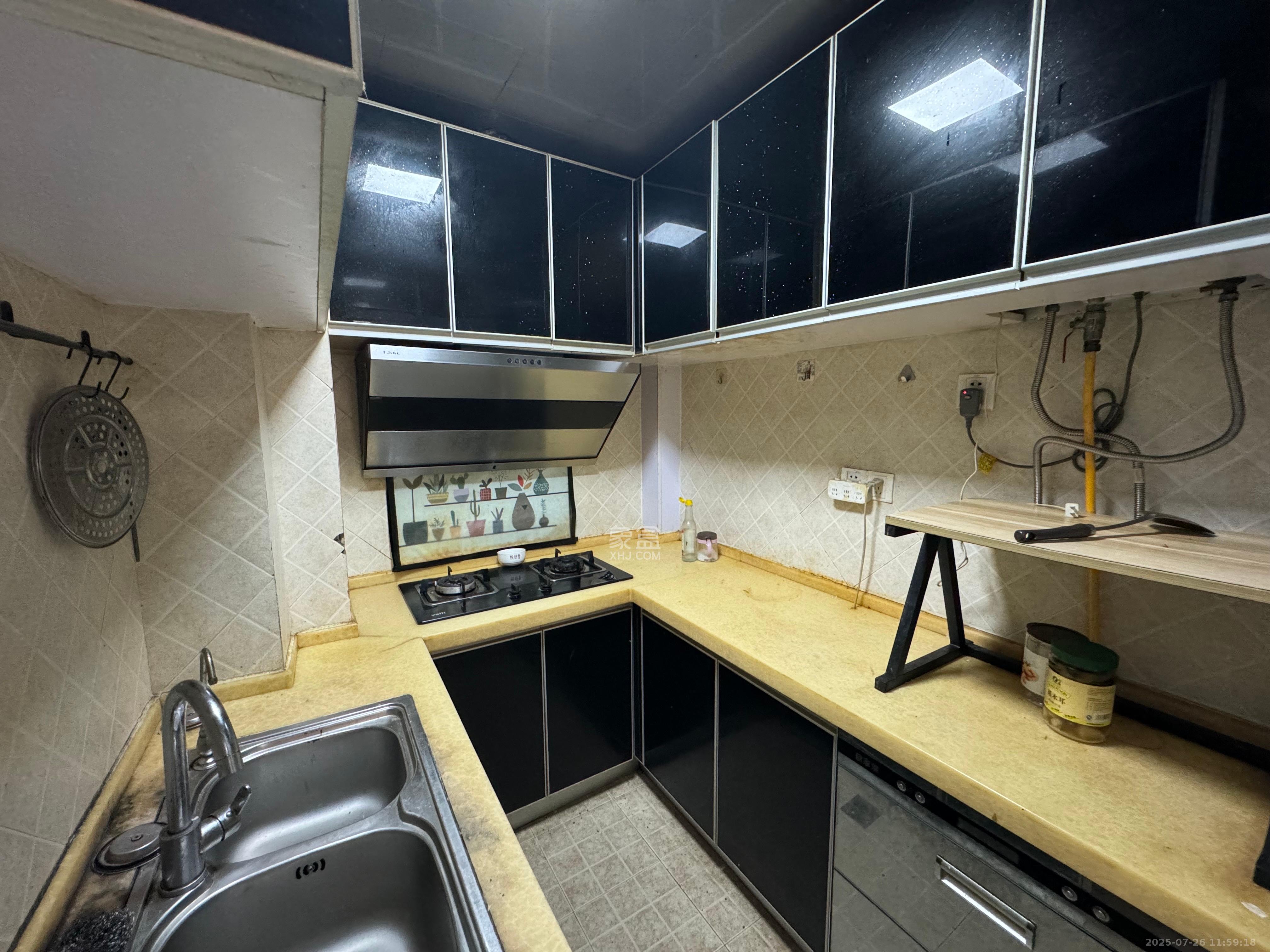 楚天中苑 3室2厅2卫 2000.0元/月 楚天中苑 3室2厅2卫 2000.0元/月室内图