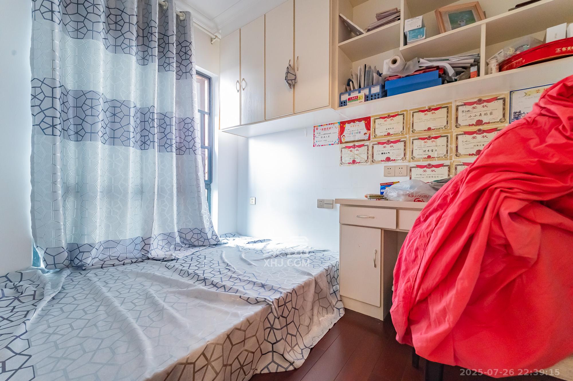 海伦春天  3室2厅1卫    72.8万卧室