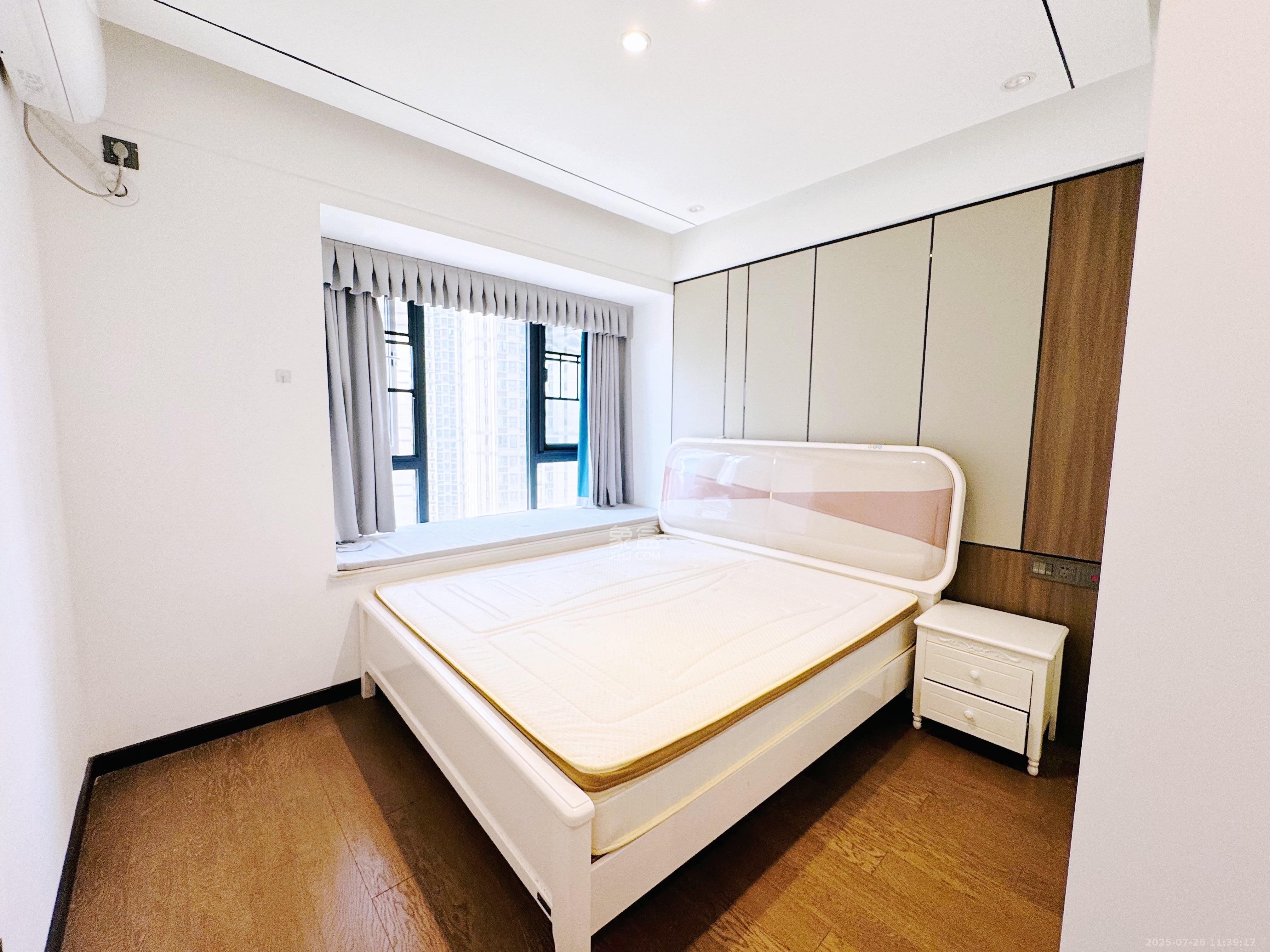 卓越中寰  3室2厅2卫   4500.00元/月室内图