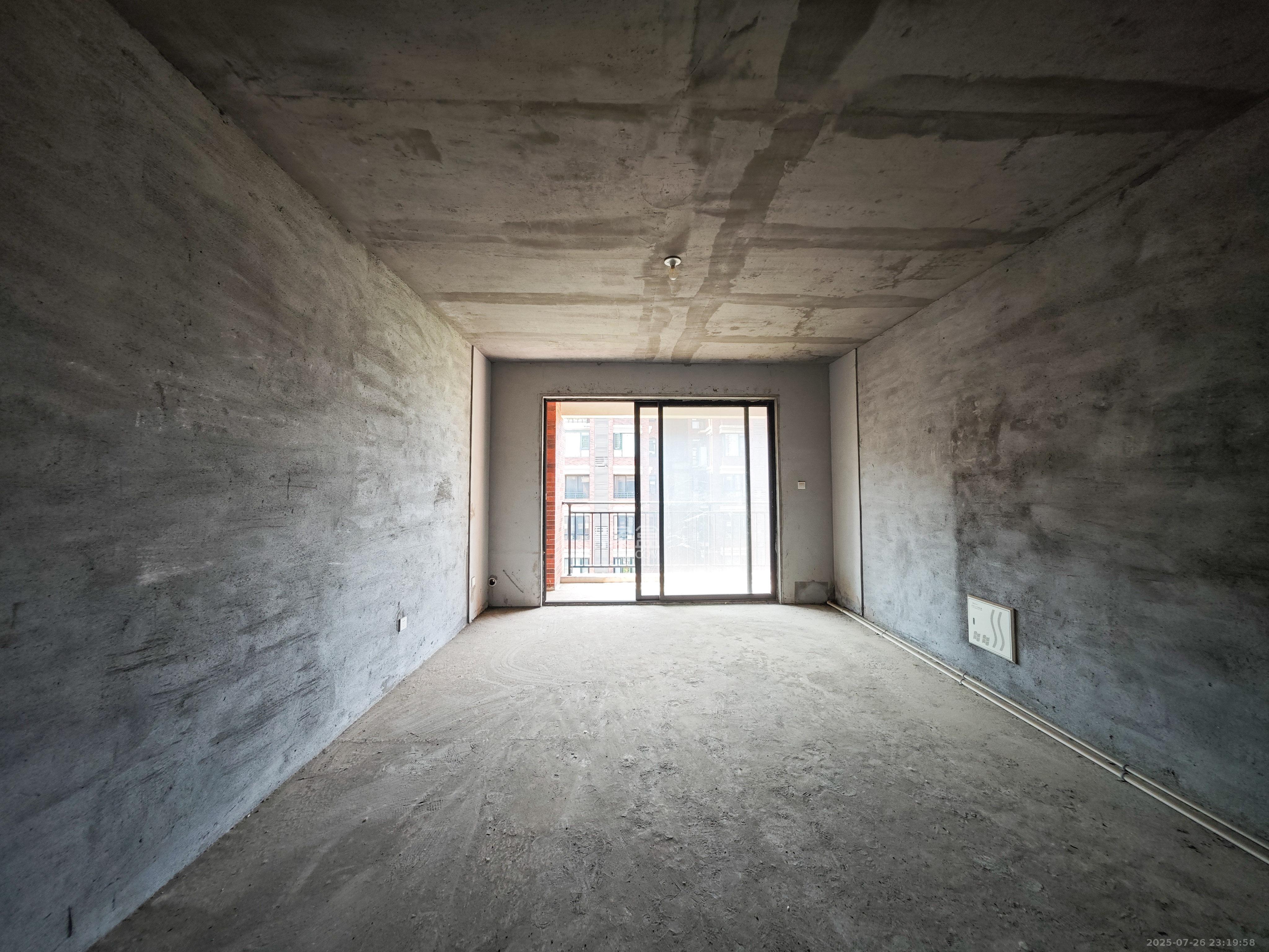 顺天御岭 4室2厅2卫 110.0万 顺天御岭 4室2厅2卫 110.0万客厅