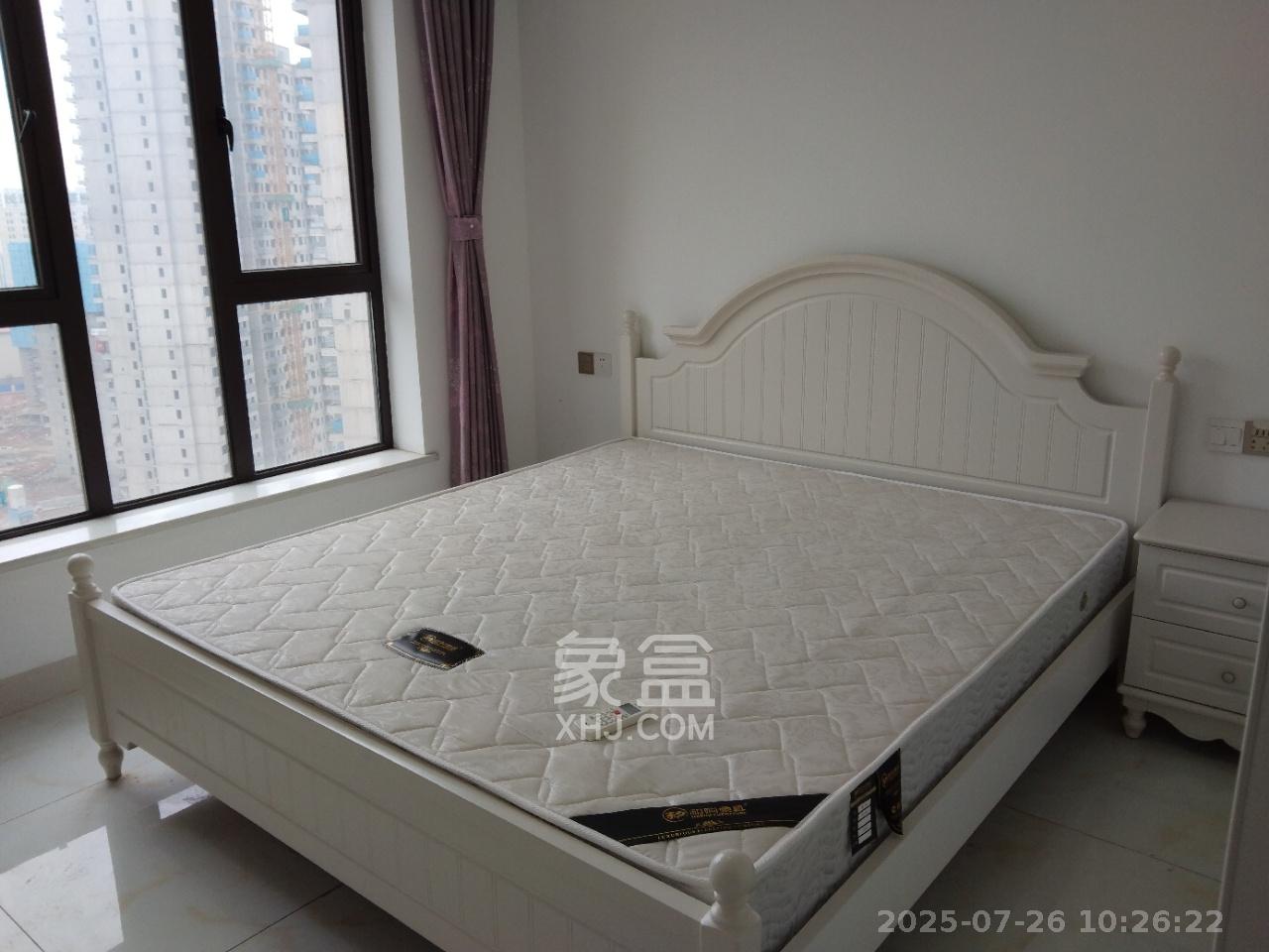 绿地新都会  3室2厅2卫   2400.00元/月室内图