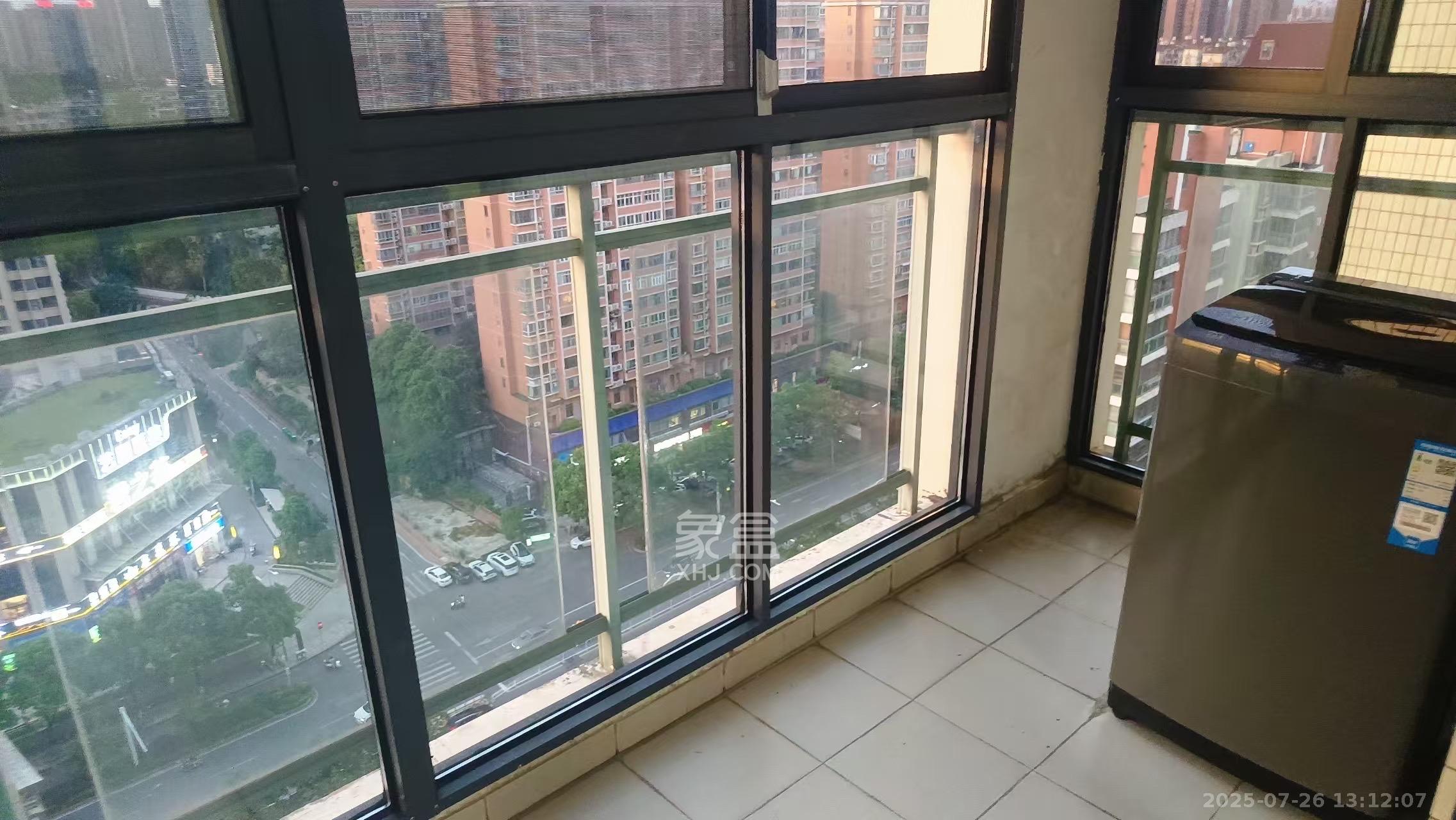 巢之恋 3室2厅1卫 2300.0元/月 巢之恋 3室2厅1卫 2300.0元/月室内图