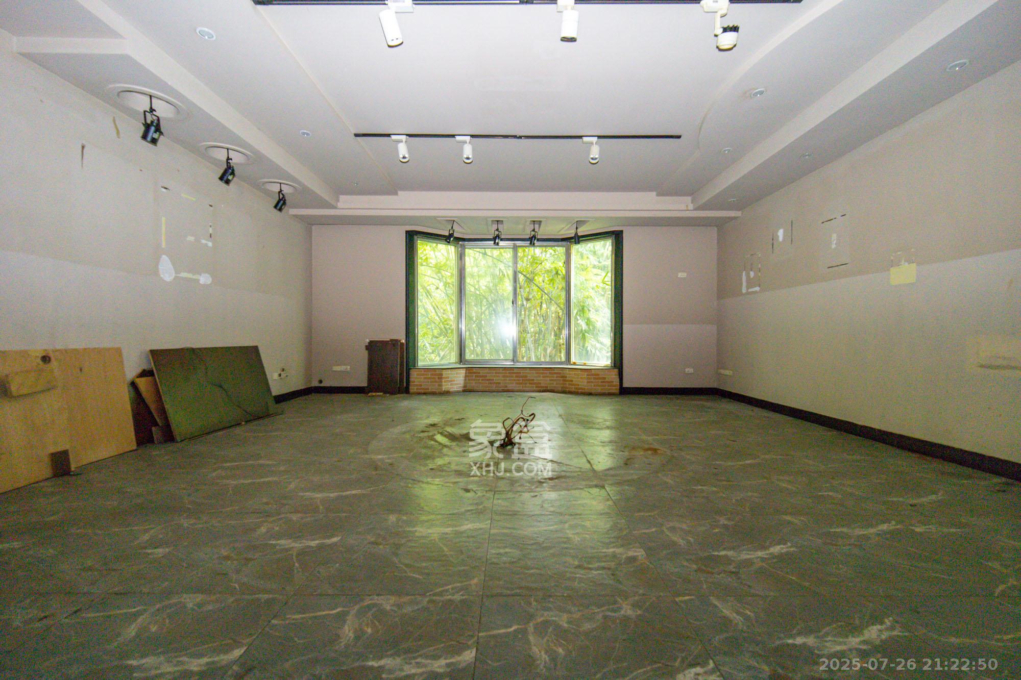 泰格林纸  6室2厅6卫    498.0万 泰格林纸  6室2厅6卫    498.0万卧室