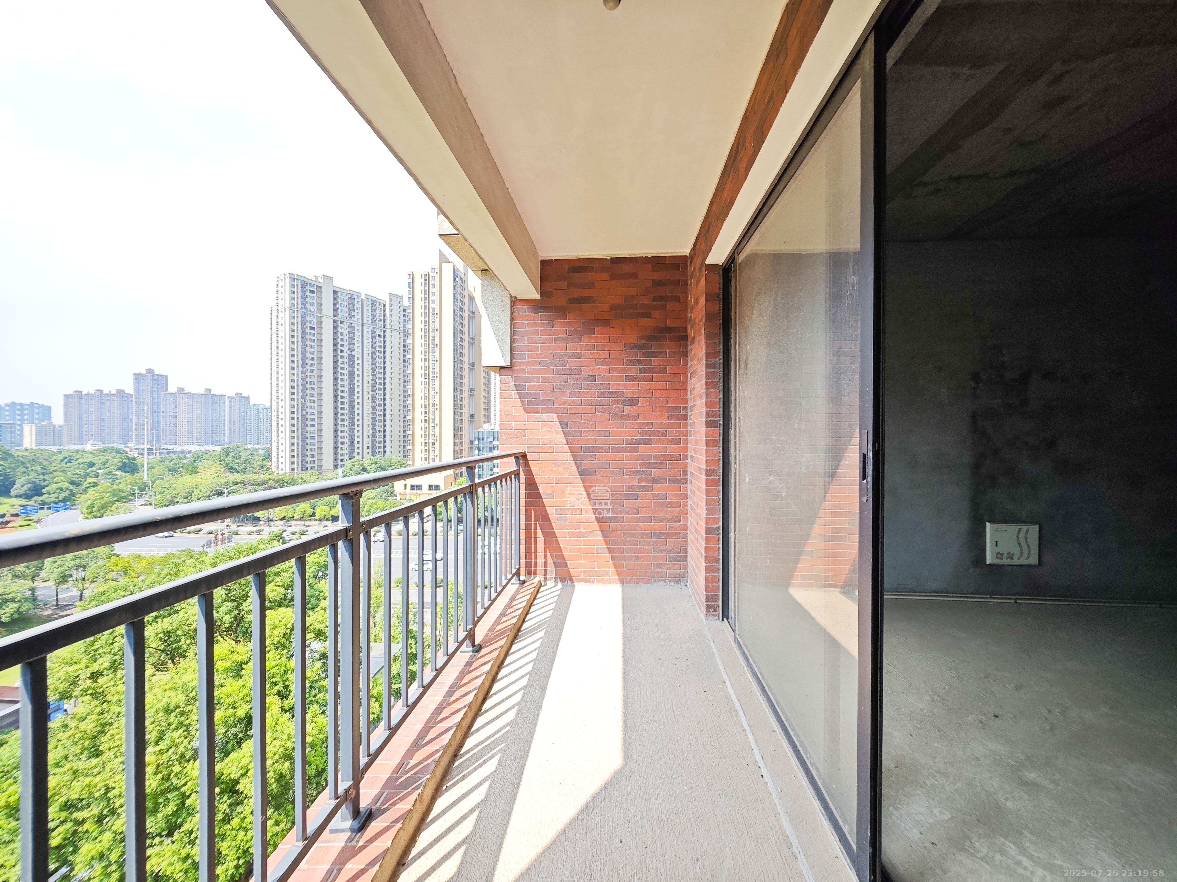 顺天御岭 4室2厅2卫 110.0万 顺天御岭 4室2厅2卫 110.0万阳台