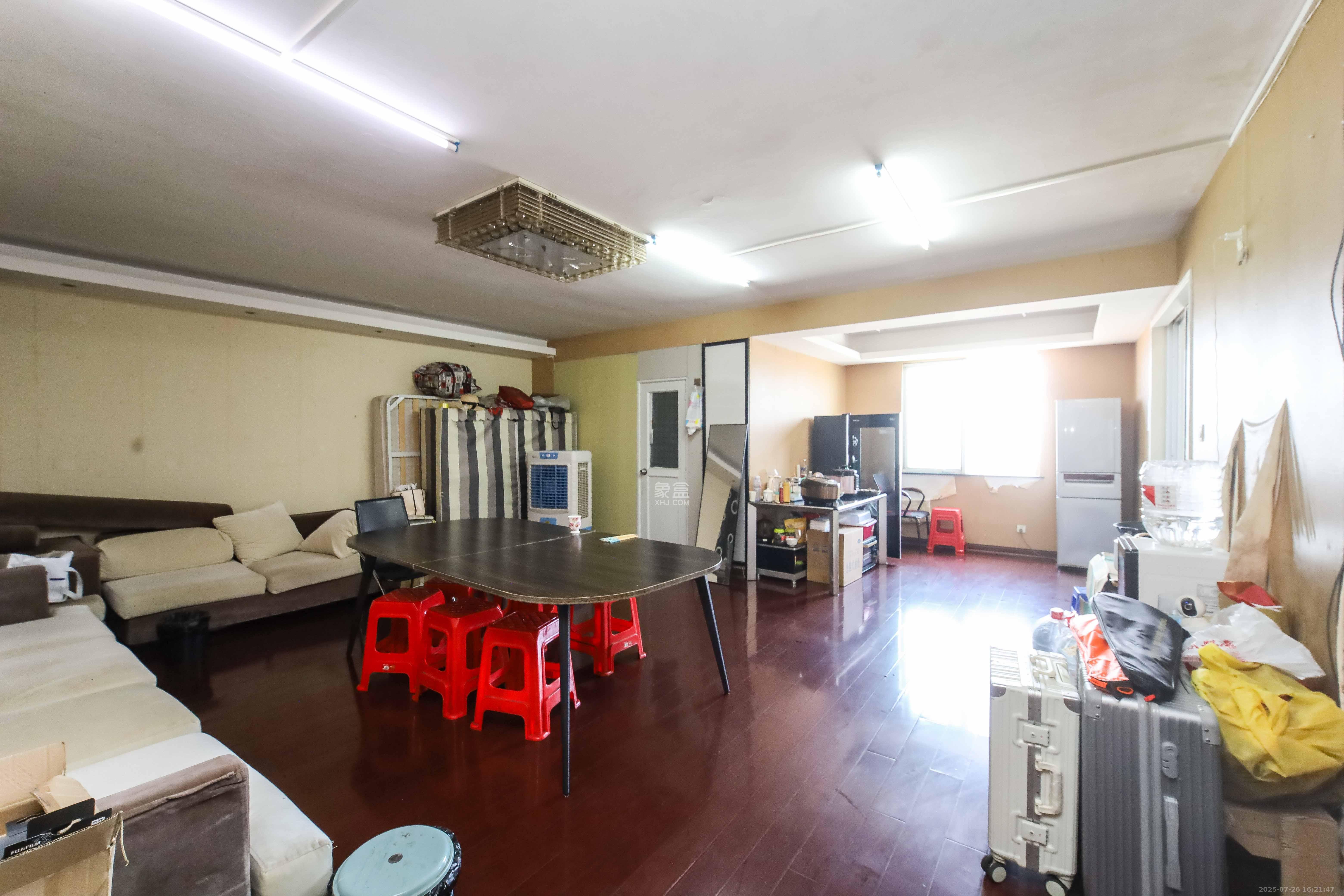 高桥现代商贸城 3室2厅2卫 79.8万 高桥现代商贸城 3室2厅2卫 79.8万客厅