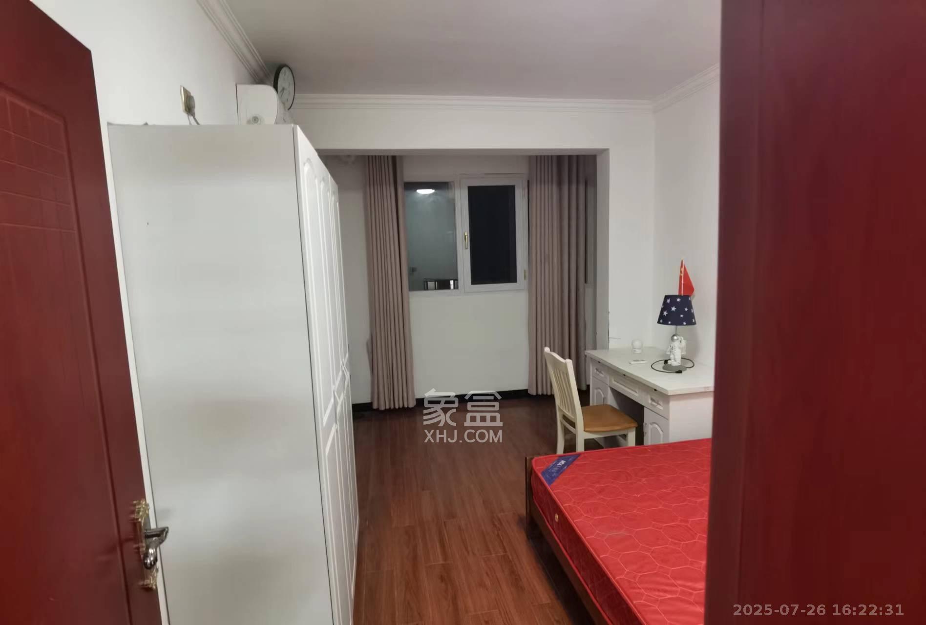 八方小区B区  3室2厅2卫    4500.0元/月室内图