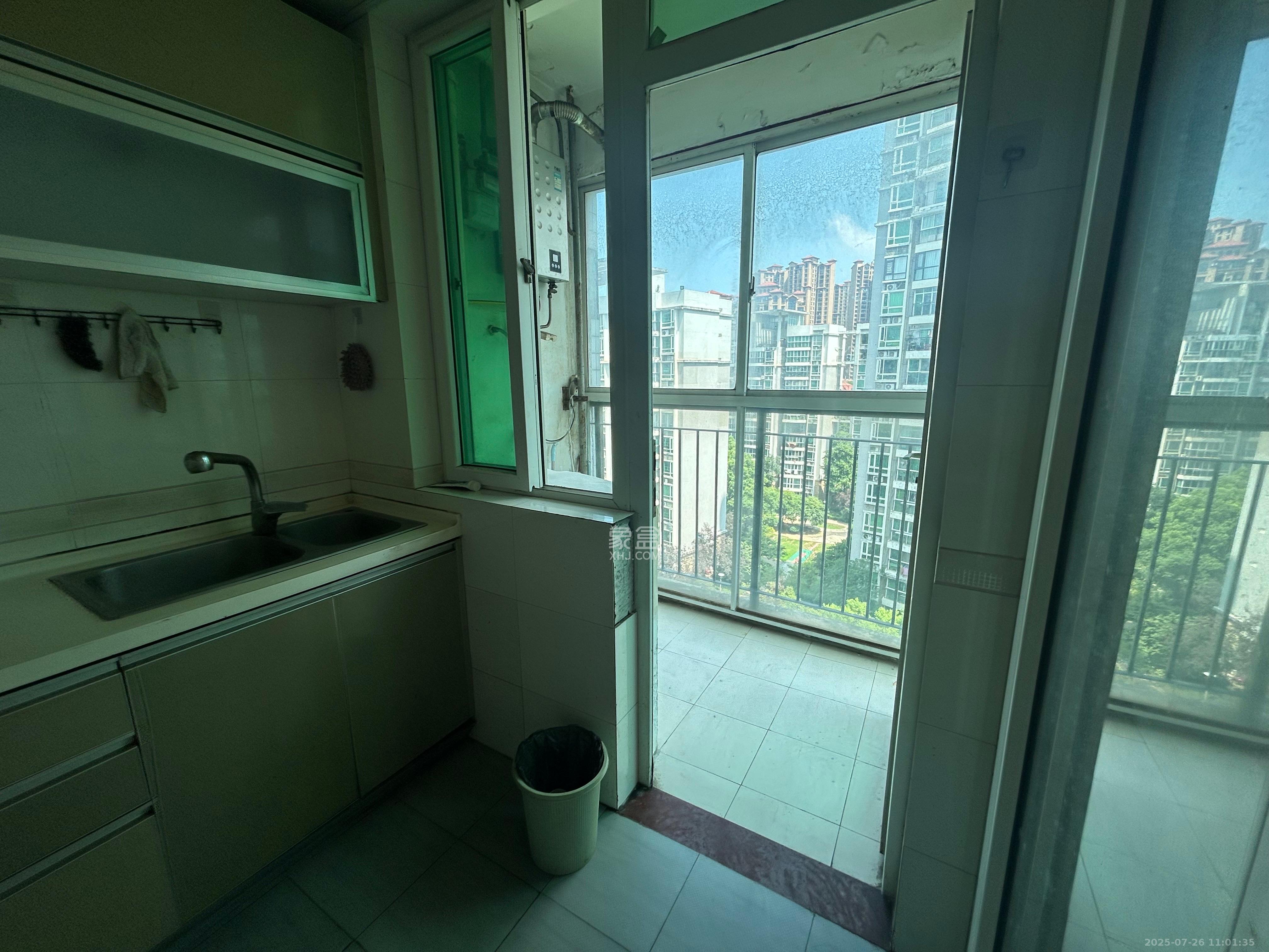 珠江花城一期桂苑  3室2厅2卫    2100.0元/月 珠江花城一期桂苑  3室2厅2卫    2100.0元/月室内图