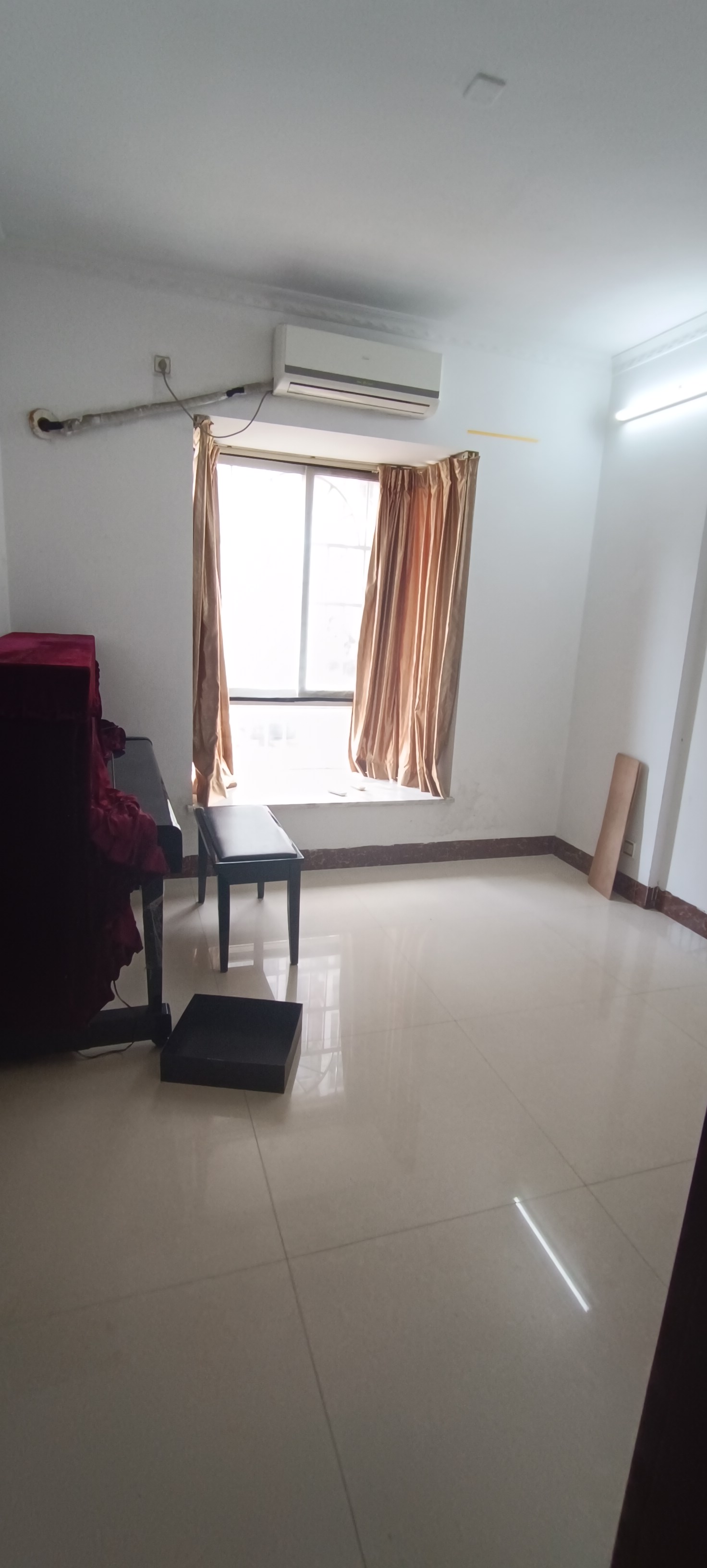 八一小区  3室2厅2卫    3200.0元/月 八一小区  3室2厅2卫    3200.0元/月室内图