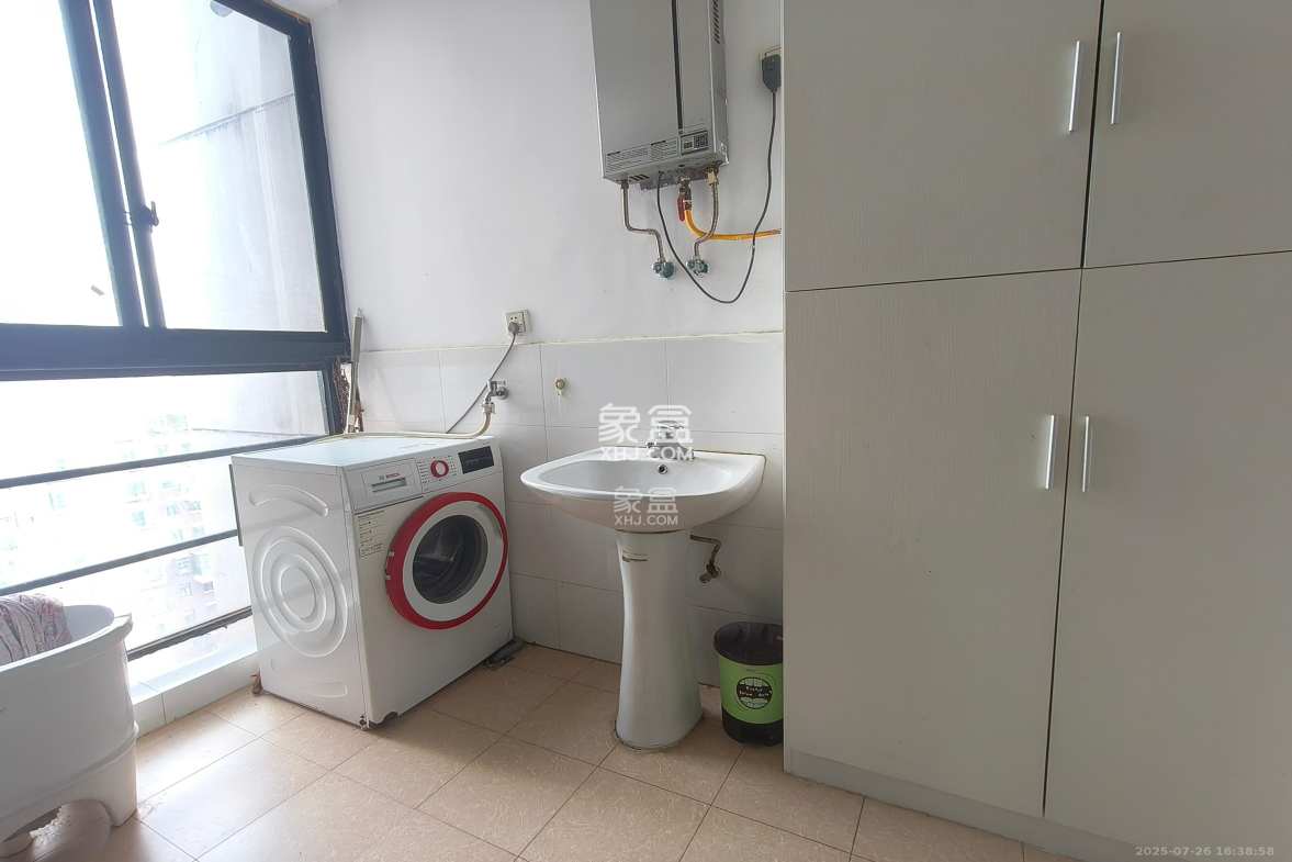 鑫远湘府华城 3室2厅1卫 2580.0元/月 鑫远湘府华城 3室2厅1卫 2580.0元/月室内图