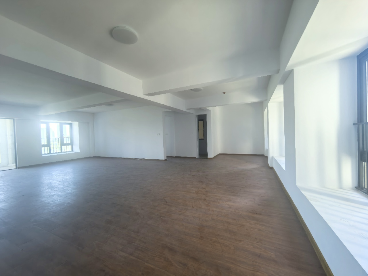 华盛御品 5室2厅3卫 300.0万 华盛御品 5室2厅3卫 300.0万室内图