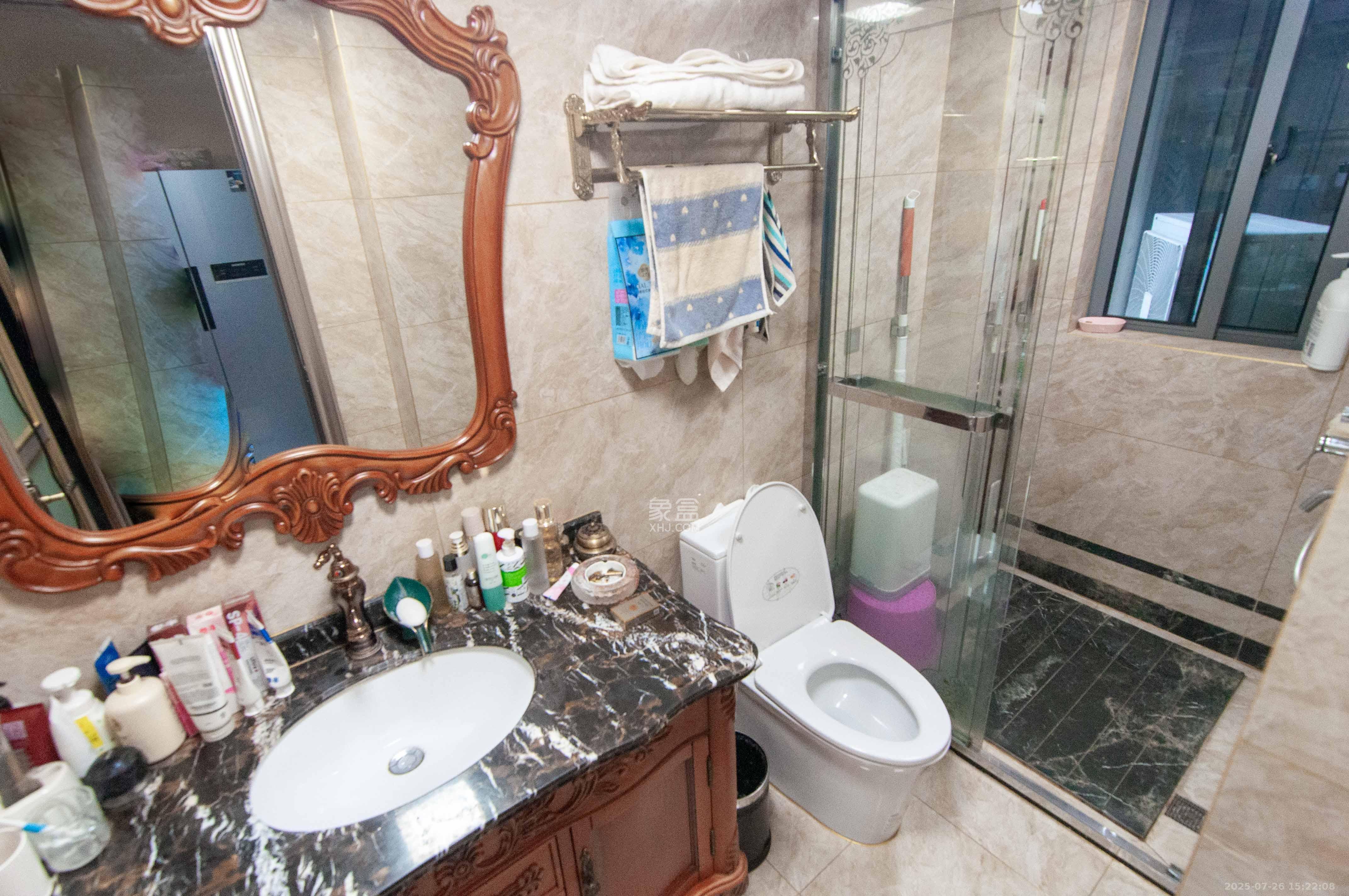 恩瑞御西湖  4室2厅2卫    245.0万卫生间